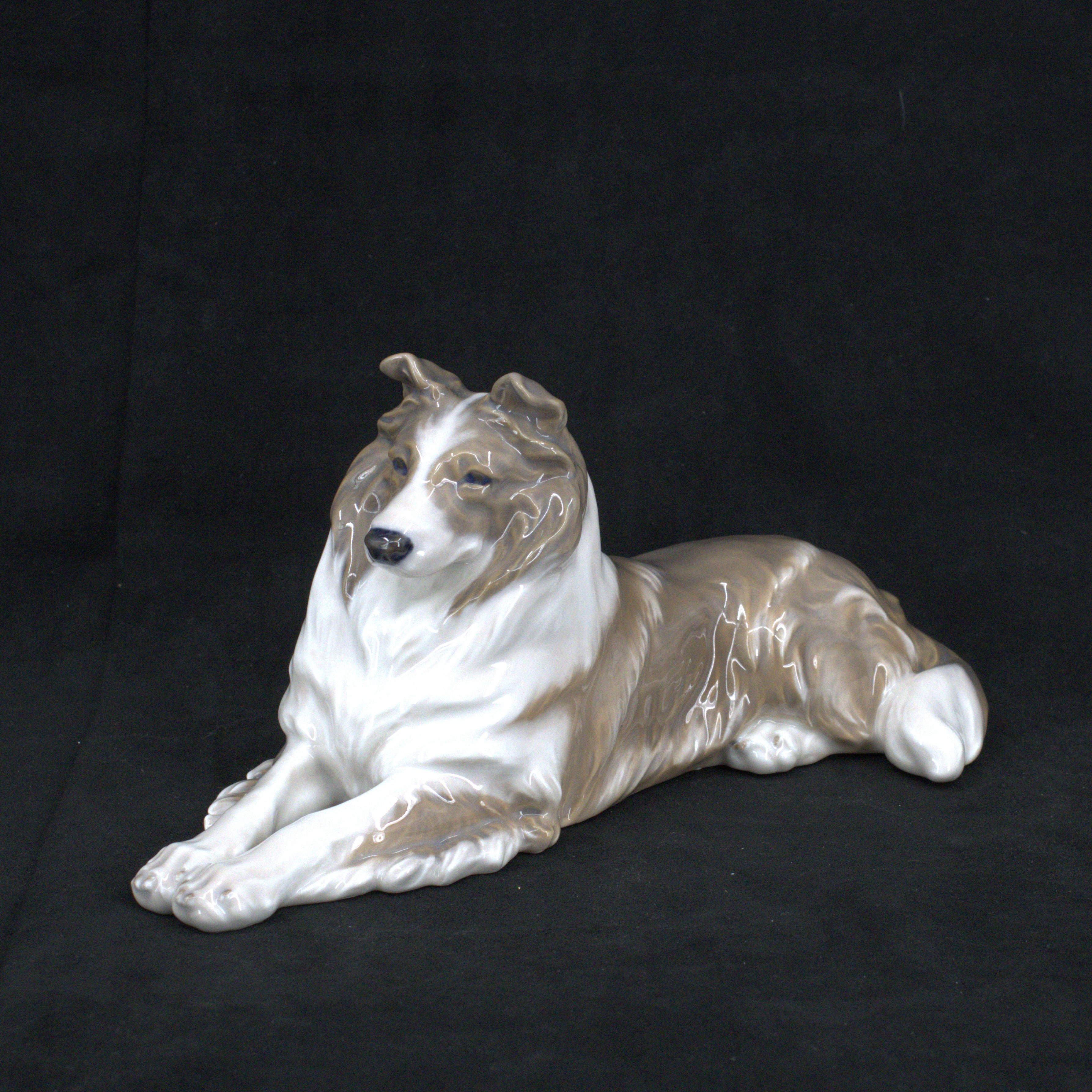 PETER HEROLD. Figurin, hund, porslin, nr 1701, Royal Copenhagen, Danmark.