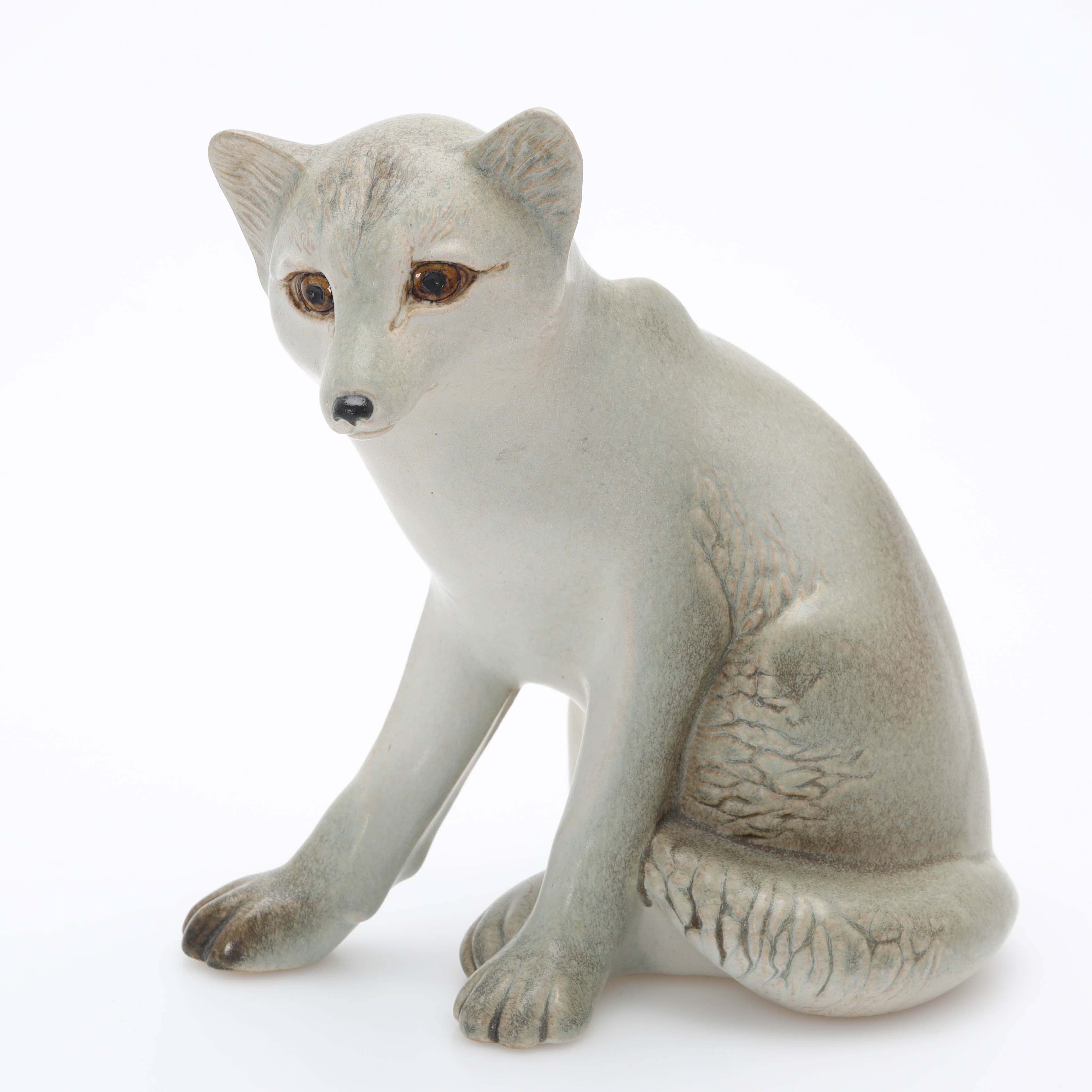 PAUL HOFF. Figurin, stengods, "Fjällräv", för Nordiska kompaniet till förmån för WWF, Gustavsberg.