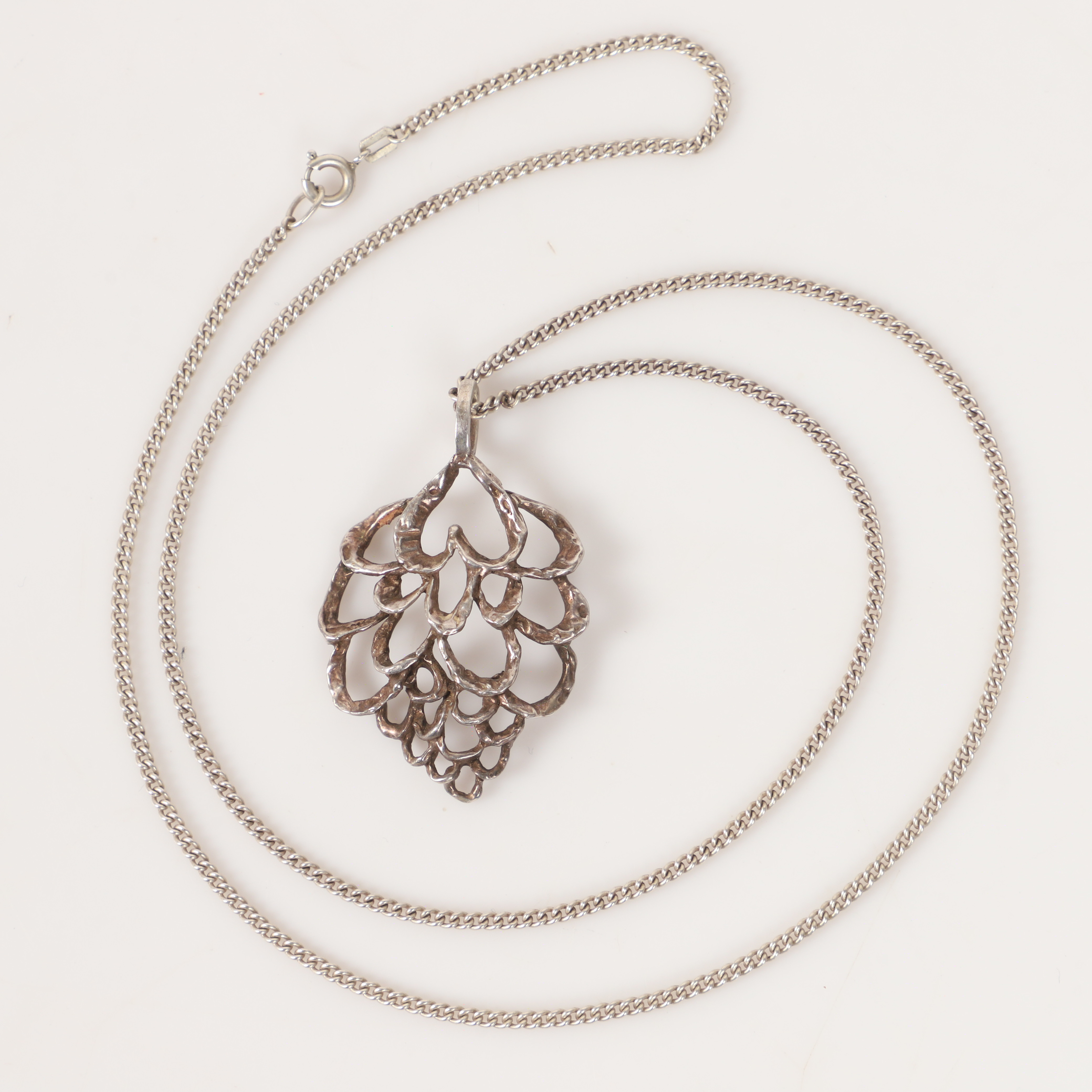 HÄNGE MED KEDJA, sterlingsilver, Bengt Hallberg Guldsmeds AB, Köping.