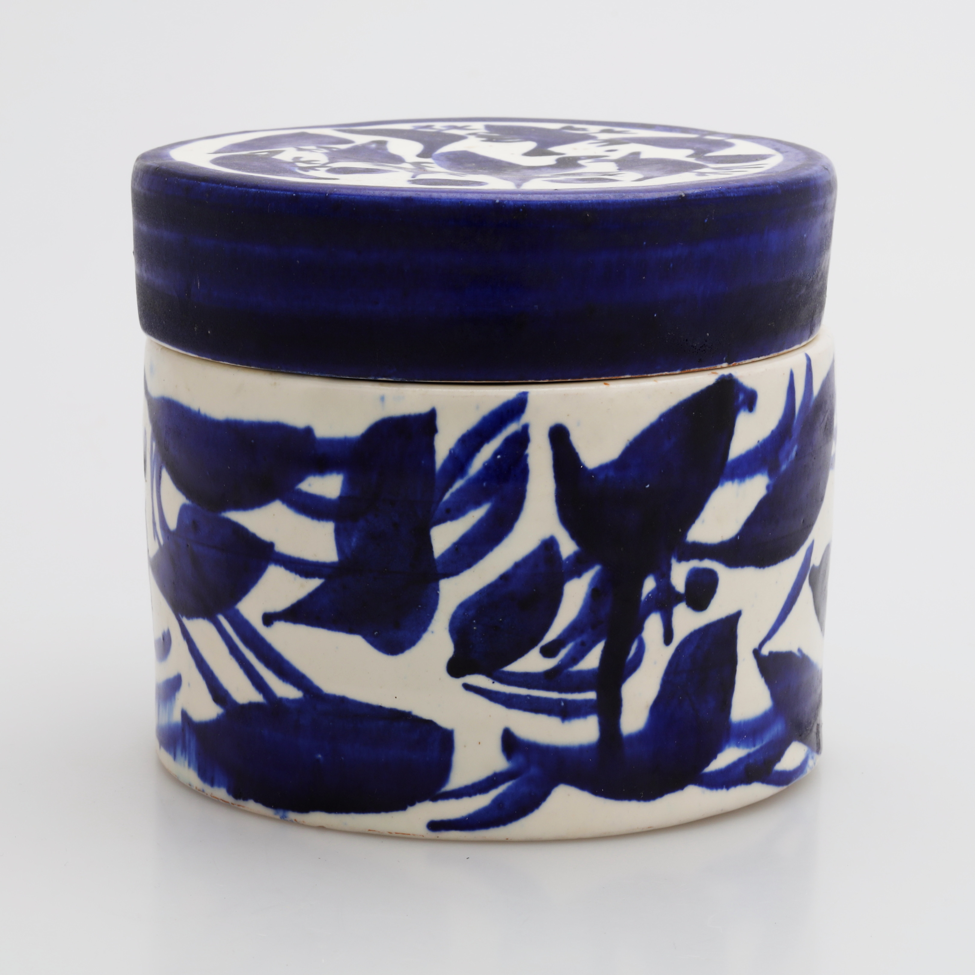 ULRICA HYDMAN-VALLIEN. Burk med lock, stengods, signerad.