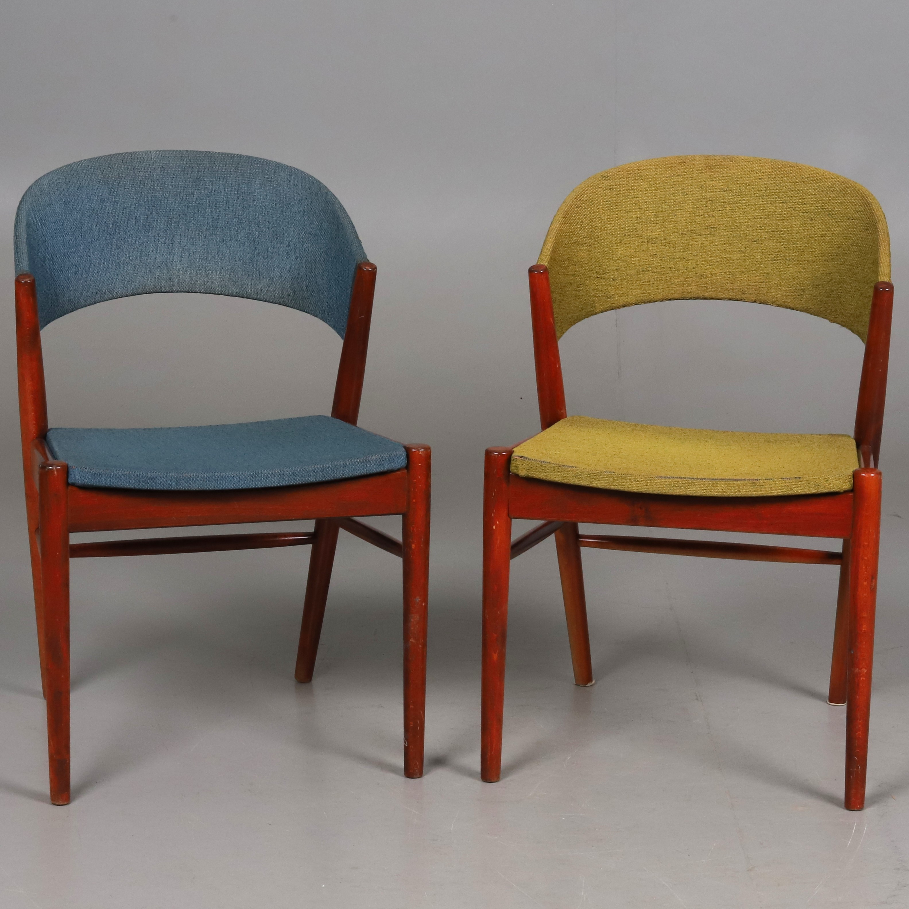STOLAR. Ett par. Trä med tygklädd rygg och sits, mid-century modern, 1960-tal.