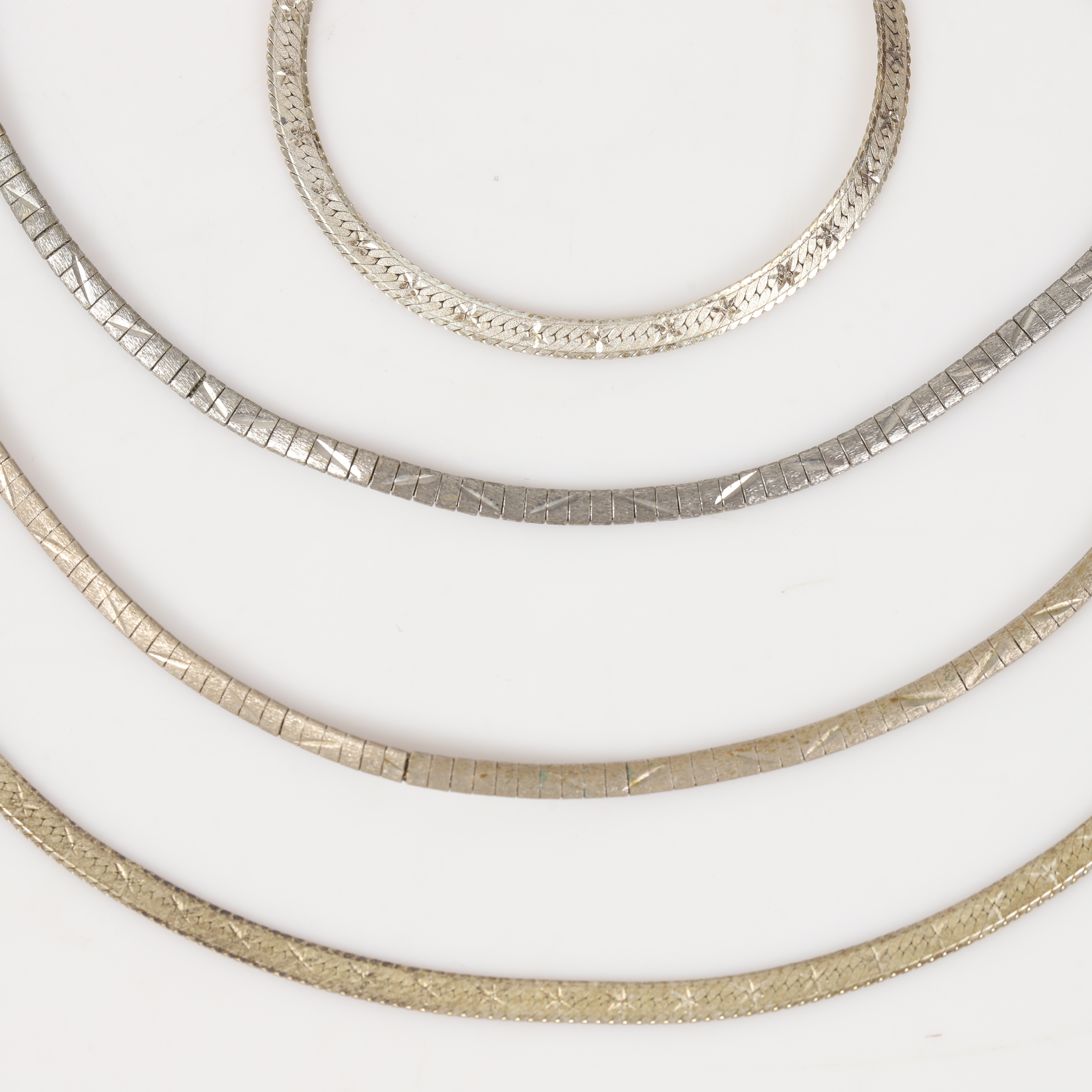 COLLIERER SAMT ARMBAND, 4 delar, halvstela länkar, silver.