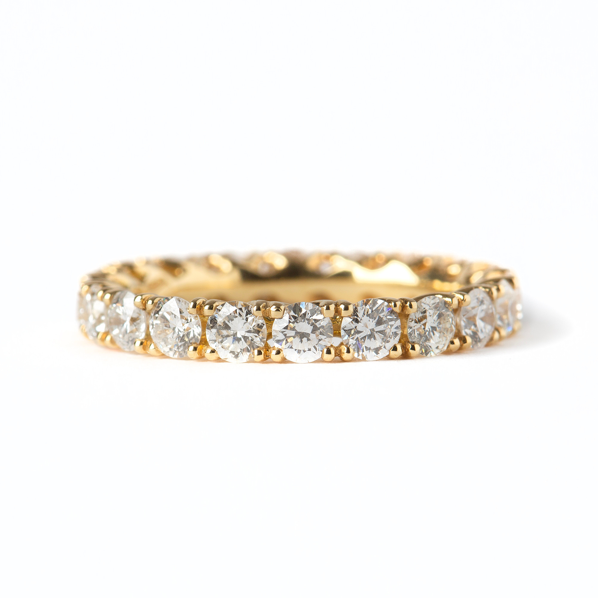 RING, 18K guld med briljantslipade diamanter, totalt ca 2.10 ct, Italienska stämplar.