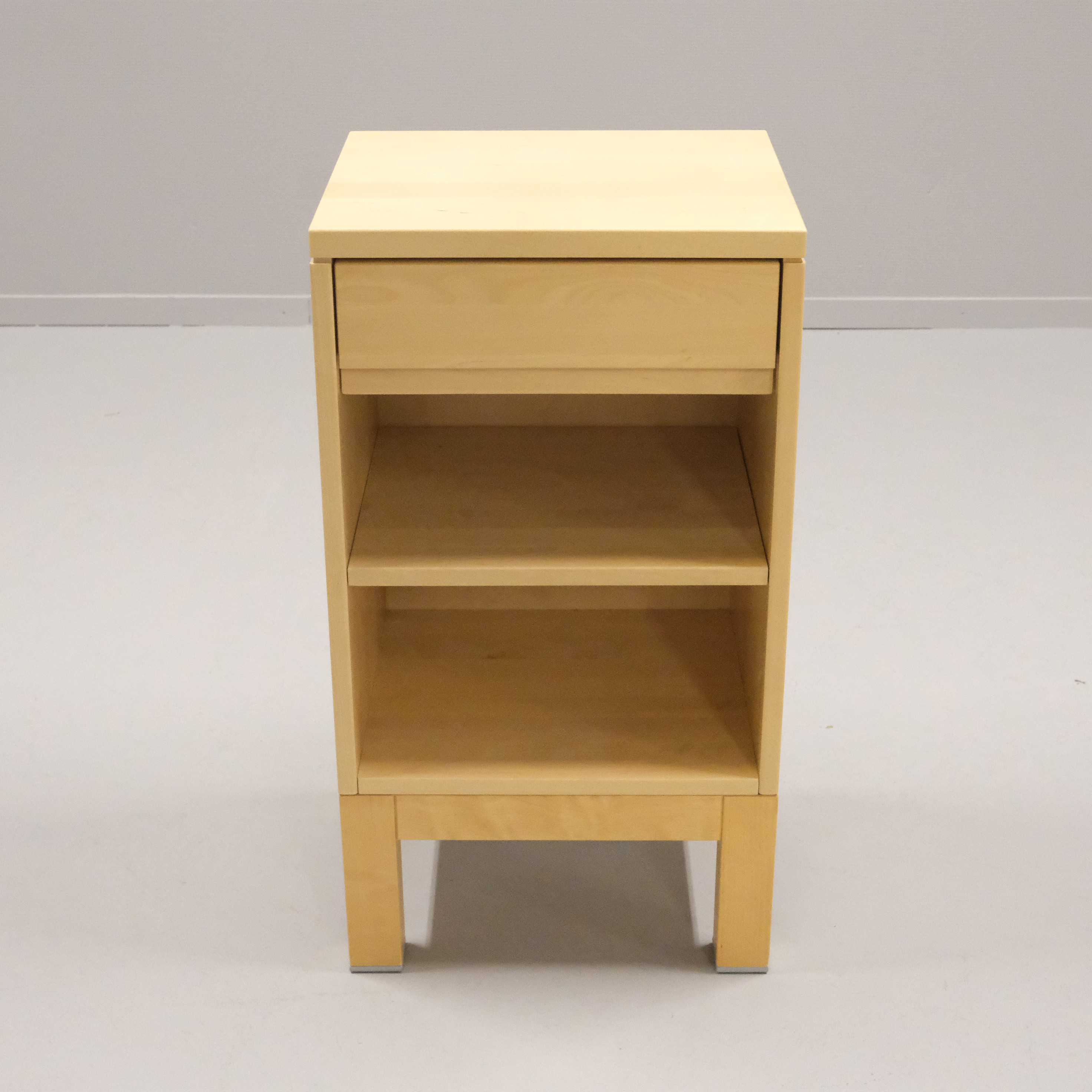 MARIT STIGSDOTTER. SÄNGBORD, "SERENA", BJÖRK, STOLAB 2007.