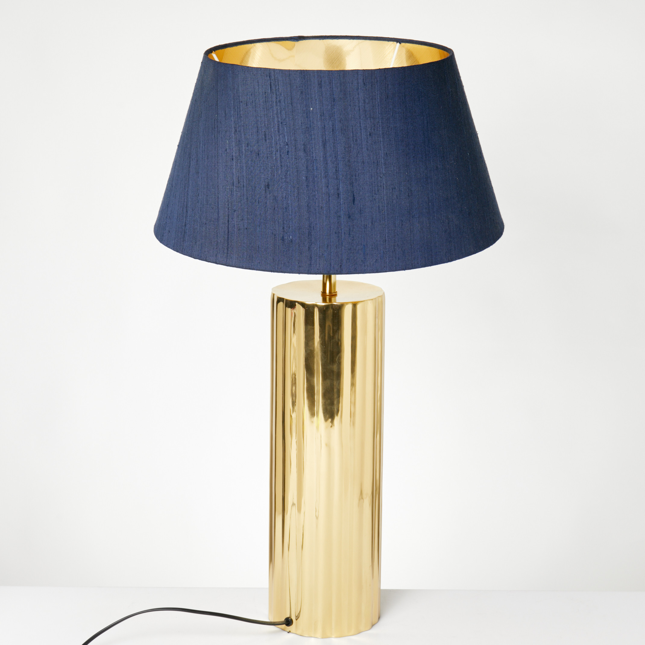 BORDSLAMPA. stomme i gulmetall, Oscar & Clothilde.