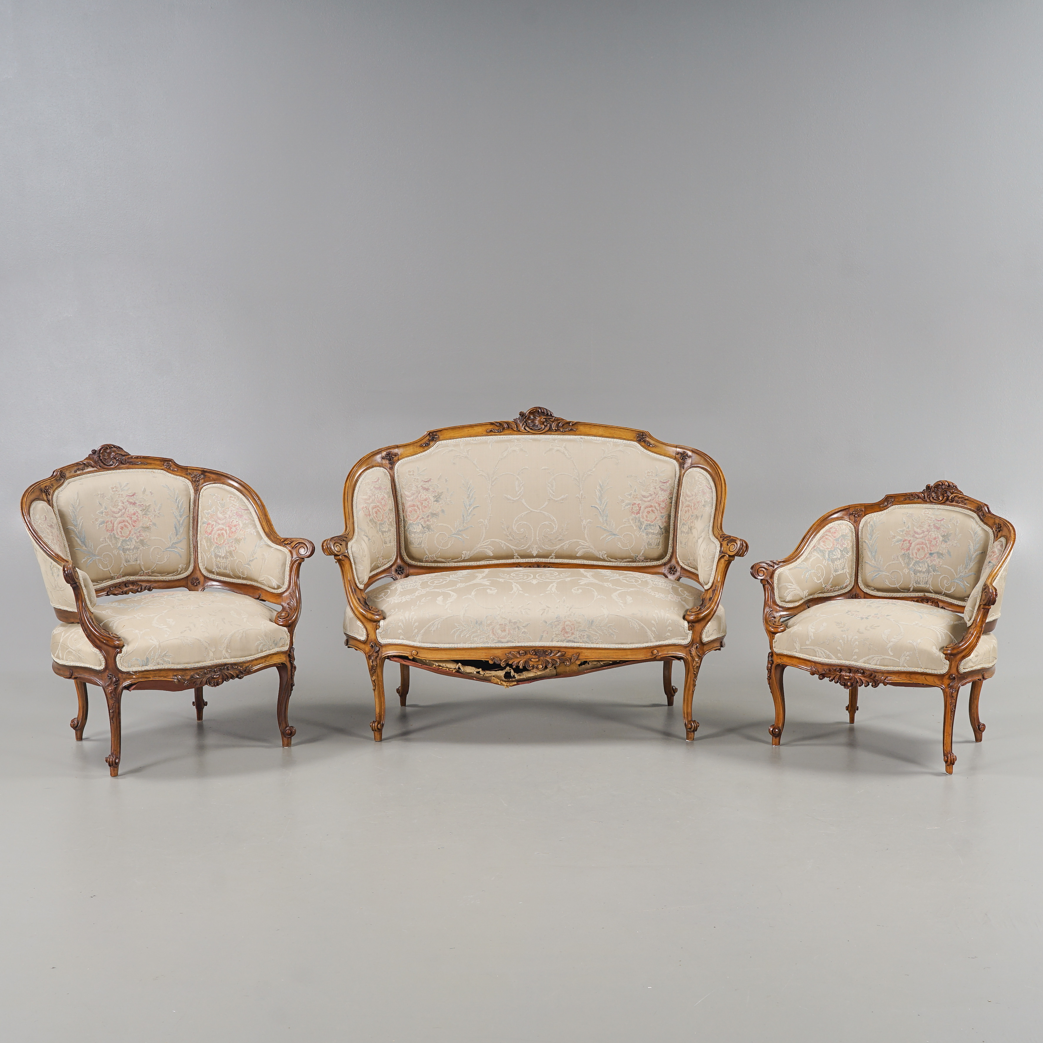 SOFFA & 2 FÅTÖLJER Rokokostil, Valnöt, 1900-talets första hälft.