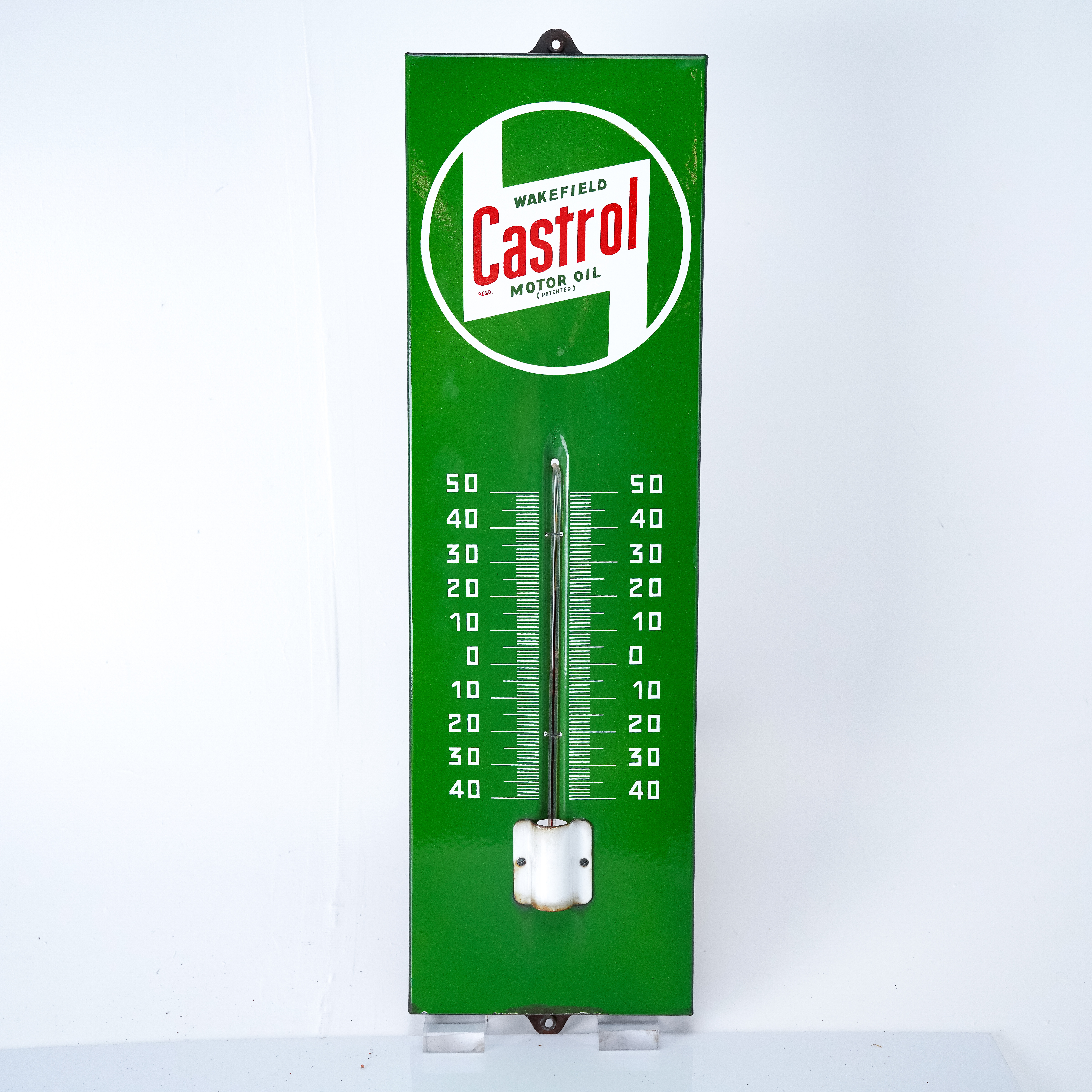 CASTROL, emaljskylt med termometer, 1950-tal.