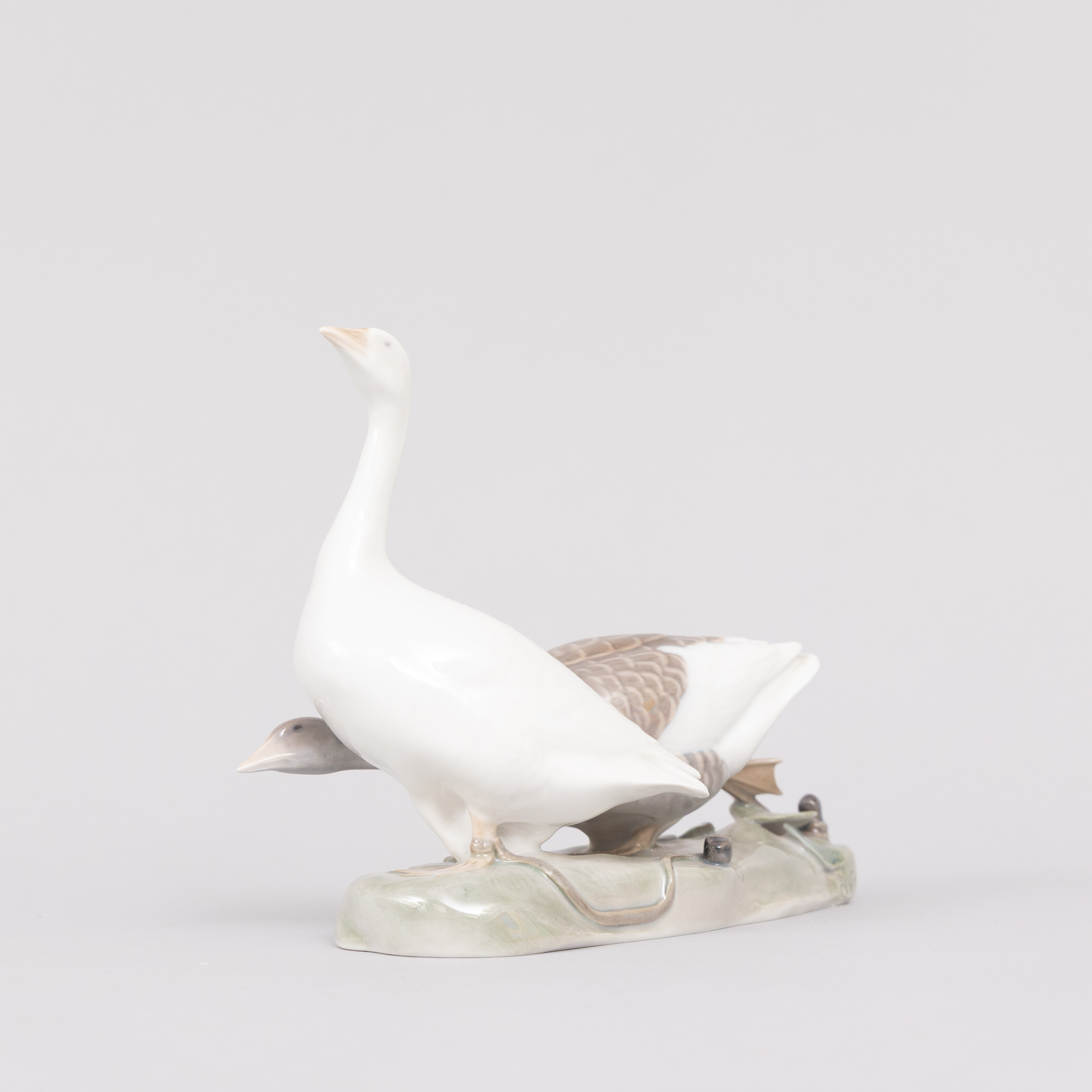 INGEBORG NIELSEN. Figurin, Två gäss, porslin, Royal Copenhagen, Denmark.