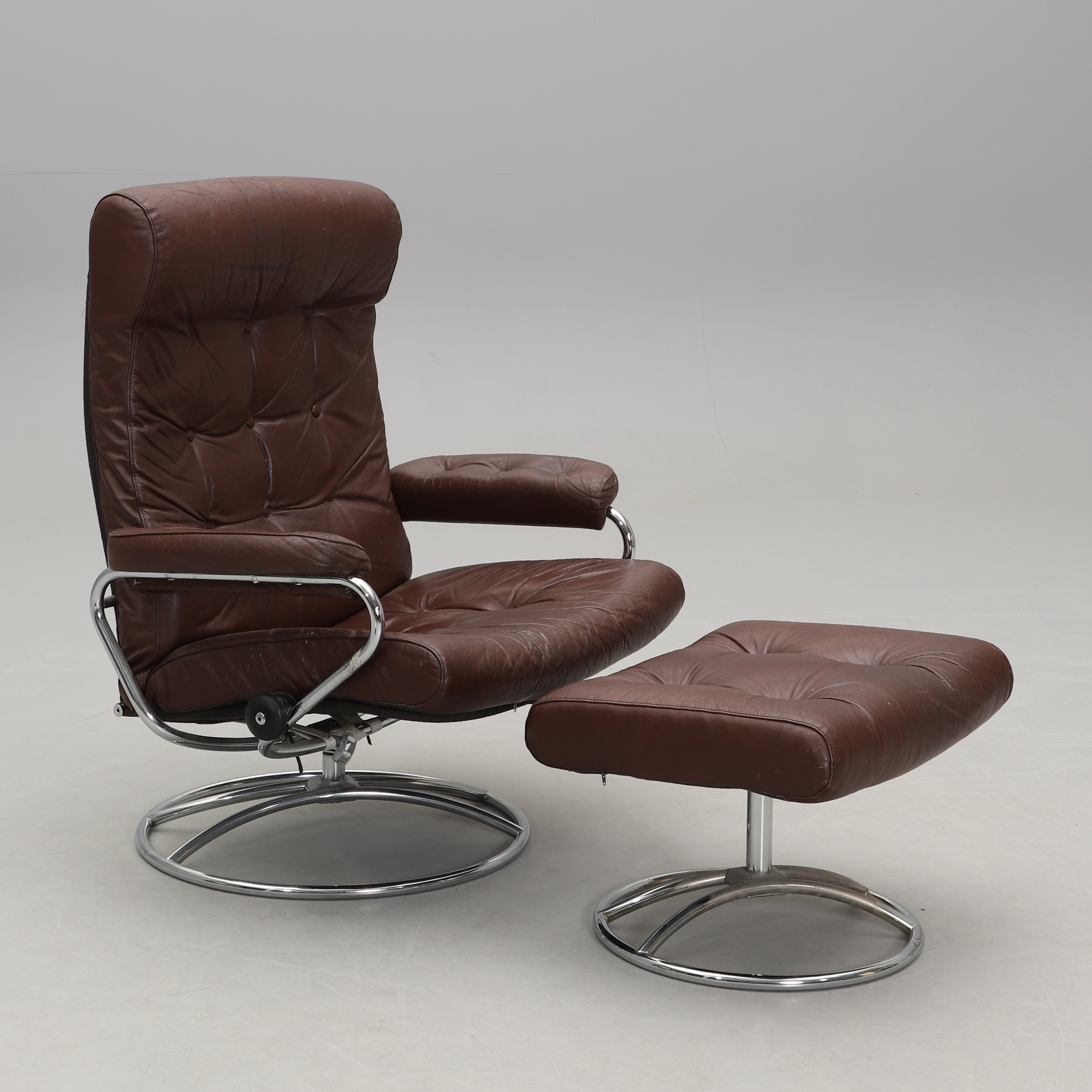 SNURRFÅTÖLJ & FOTPALL, "Stressless", Ekornes, Norge, 1900-talets andra hälft.