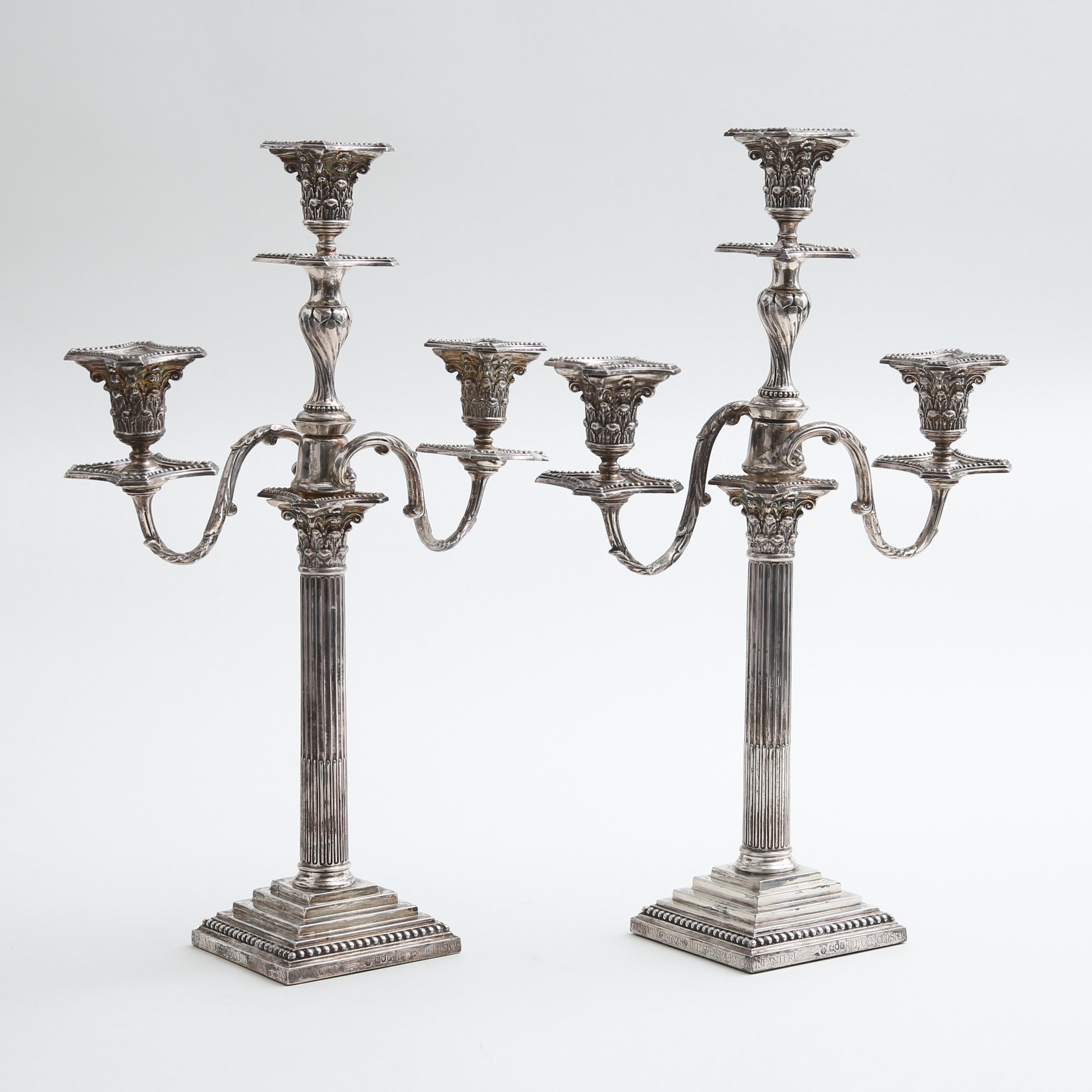 KANDELABRAR, ett par, SILVER, England, total vikt 3958 gram.