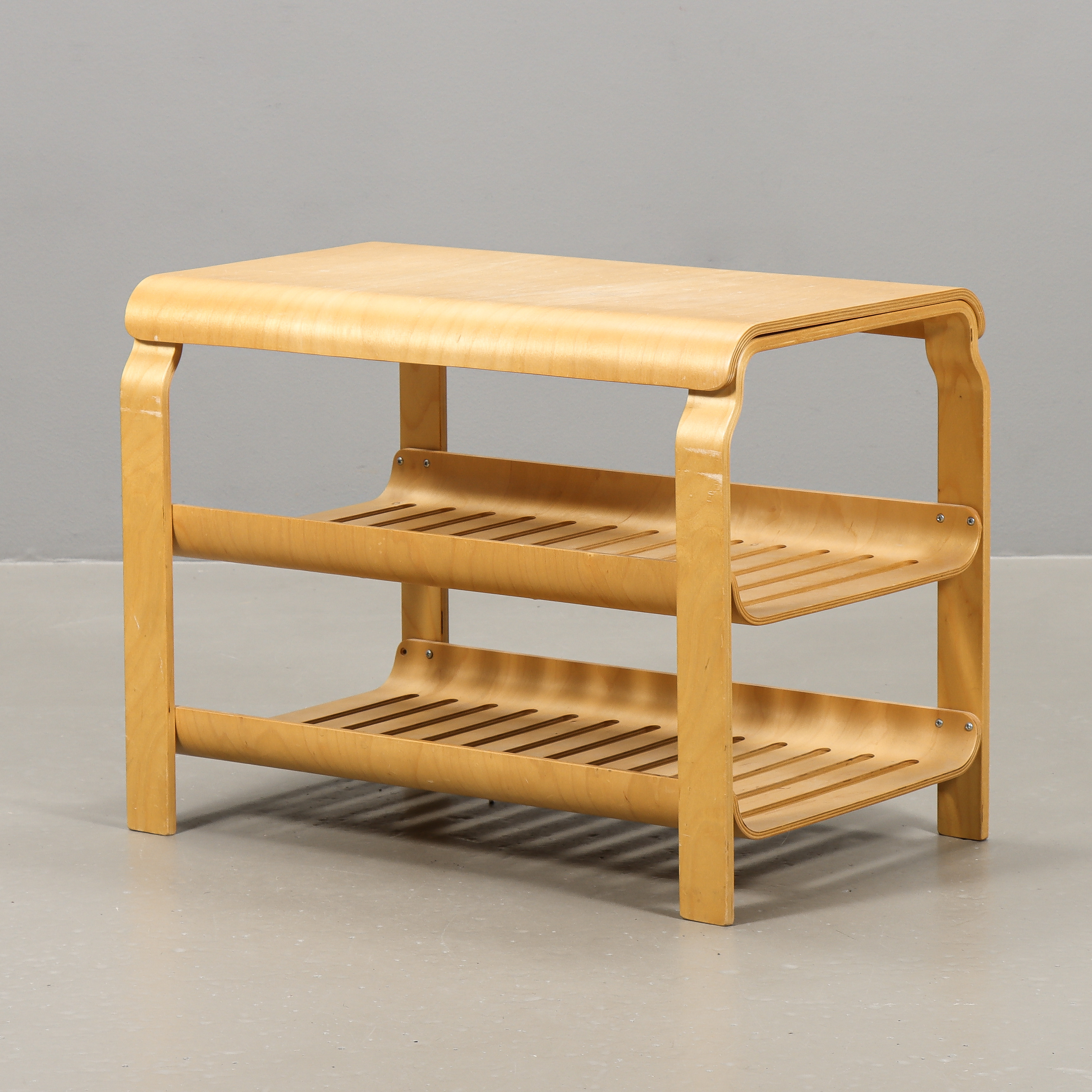 RICHARD CLACK. Bänk / Skohylla "Kantra" björk, Ikea 1900/2000-tal.