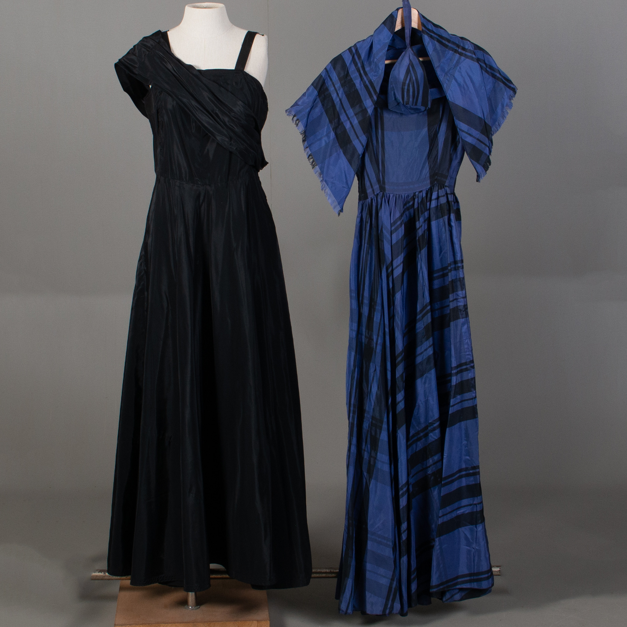 KLÄNNINGAR. 2 st vintage, ateljésydda, 1900-talets mitt.