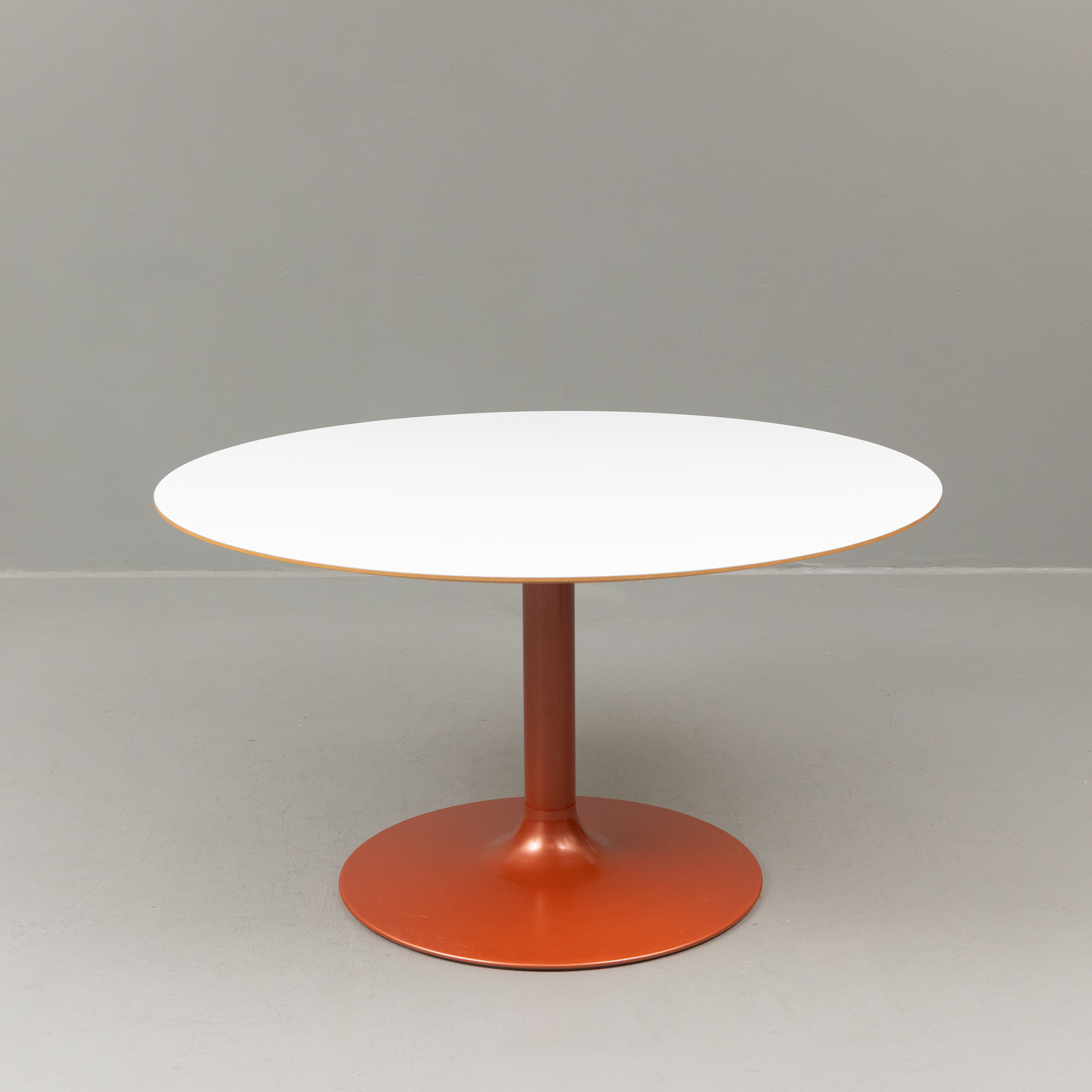 MATBORD, laminerad skiva/benstomme i lackerad metall, "Venus", Johanson Design, 19/2000-tal.