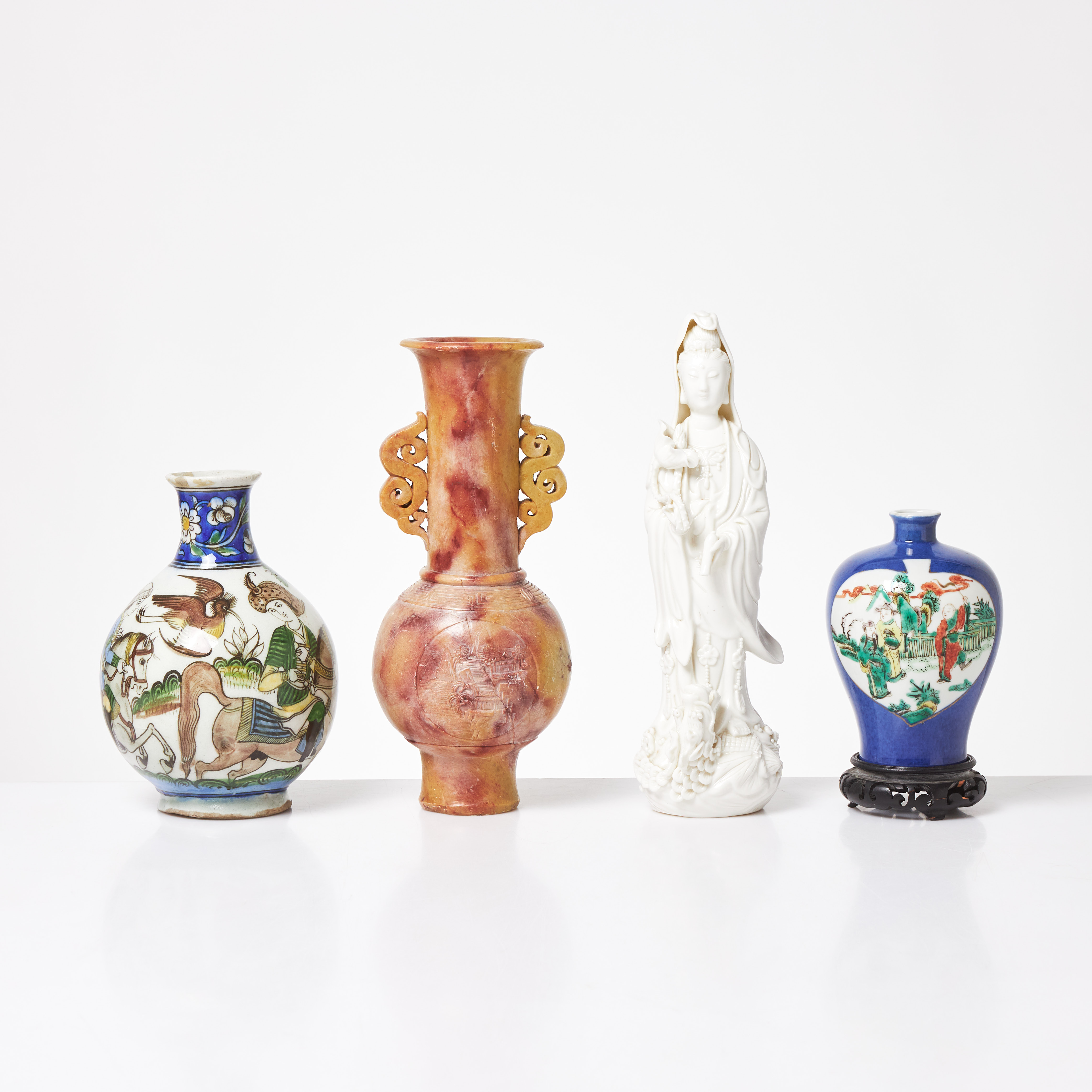 FIGURIN samt VASER, 1+3 dlr, Kina samt Persisk, porslin och soap stone, 1800/1900-tal.