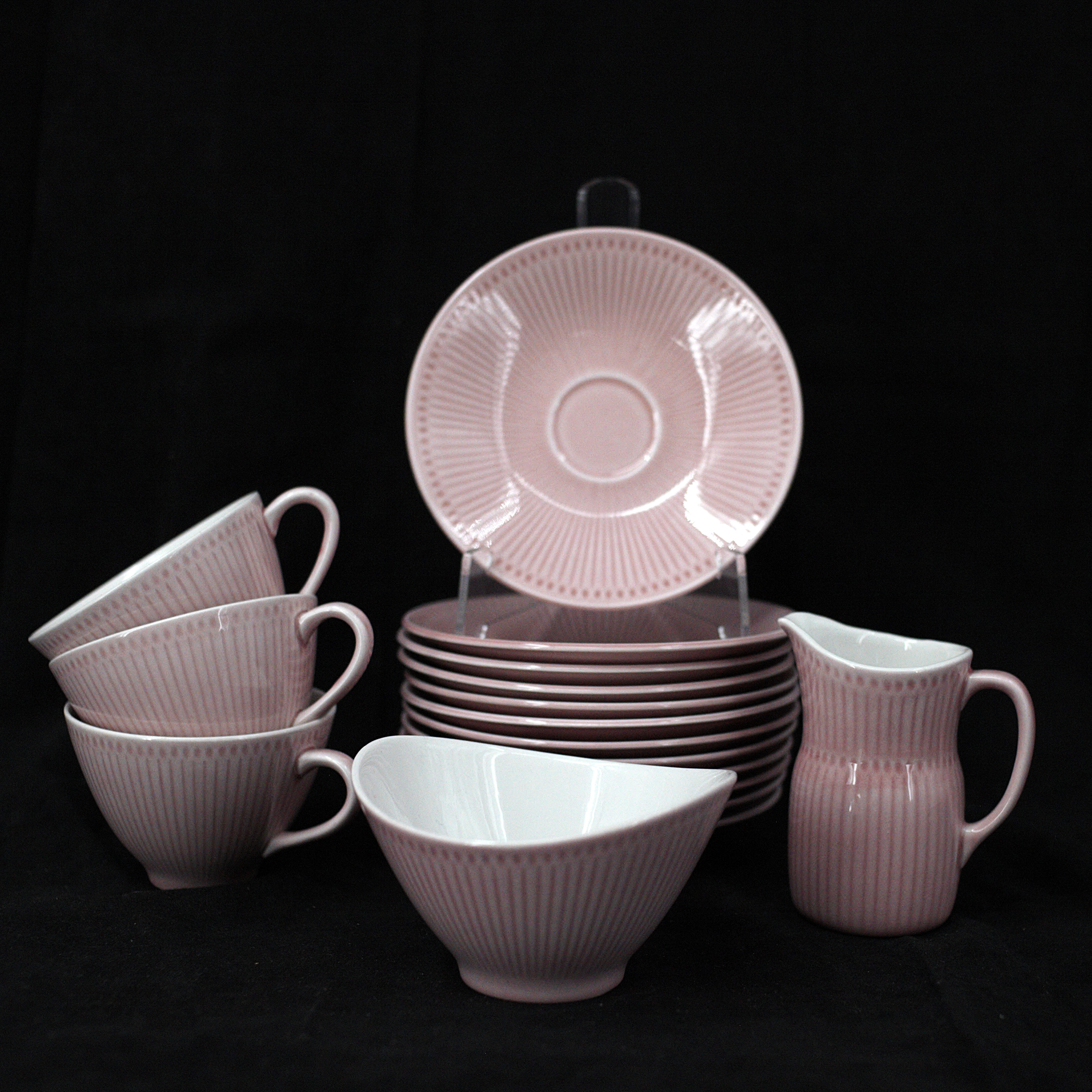 HERTHA BENGTSSON. Kaffeservisdelar, 17 delar, "Rosmarin", flintgods, Rörstrand.