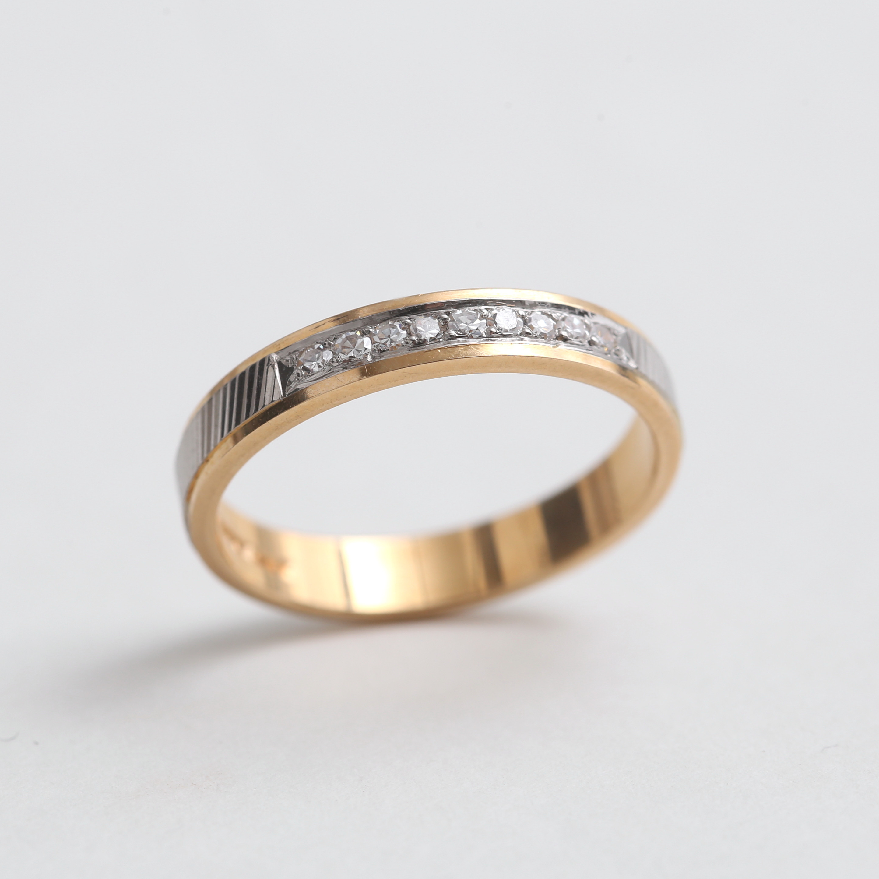 RING, 18 k guld med stenar, 3,38 gram.