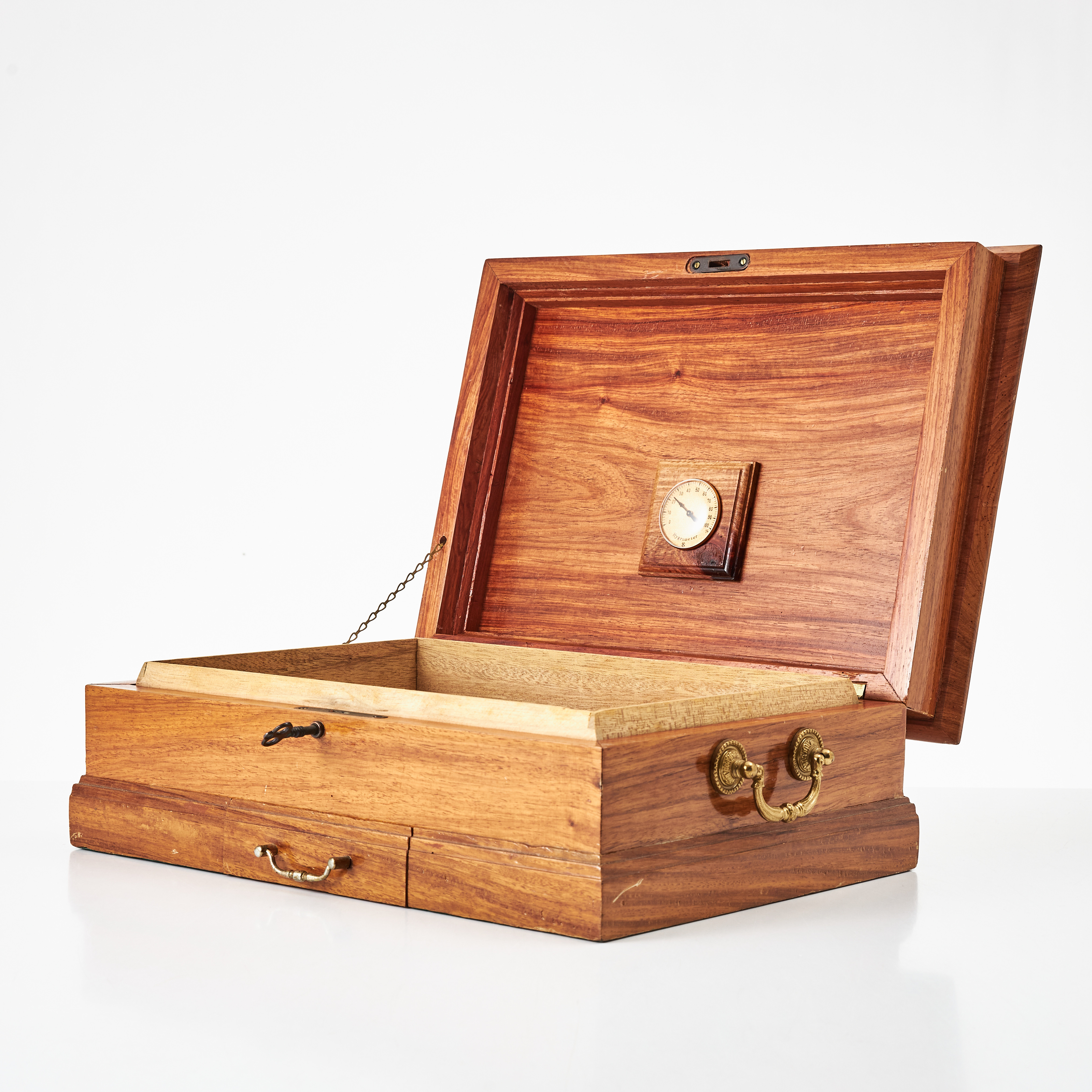 HUMIDOR, 1900-talets andra hälft, valnöt.