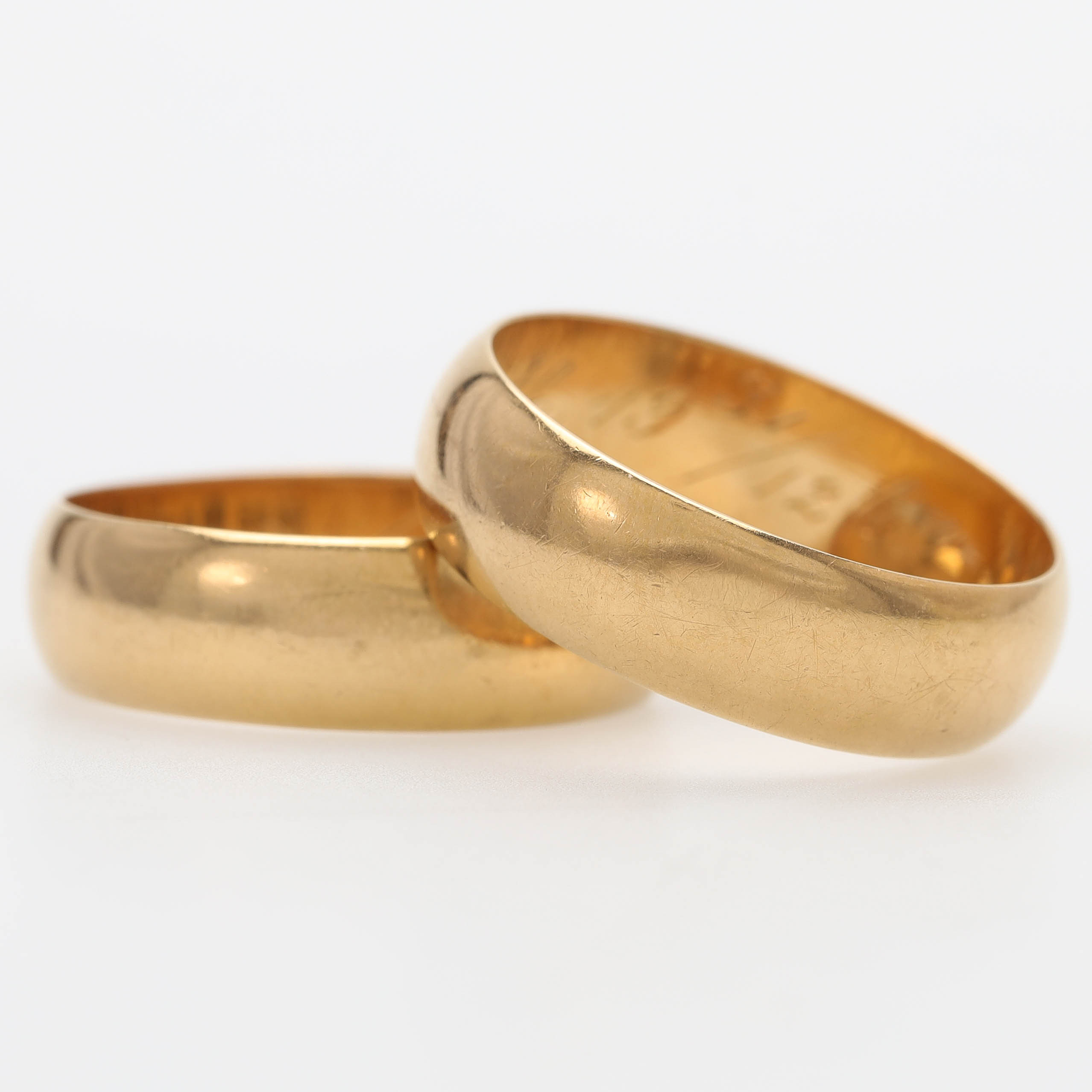 SLÄTA RINGAR, 2 st, 18 k guld, Juvelerare Alf Jacobsson Ab, Udddevalla 1960-tal.