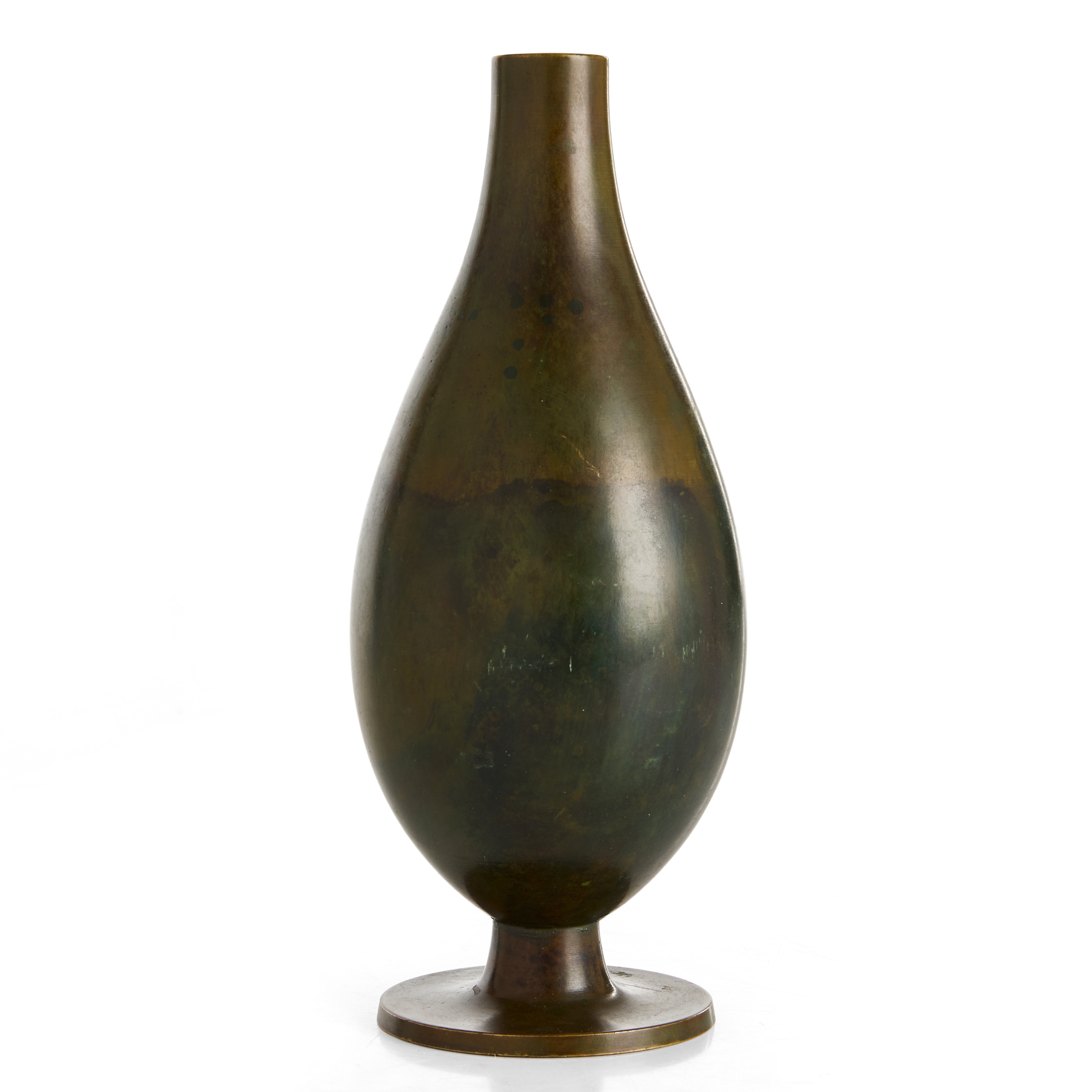 GULDSMEDSAKTIEBOLAGET (GAB). Vas, patinerad brons, modell 264, 1930/40-tal.