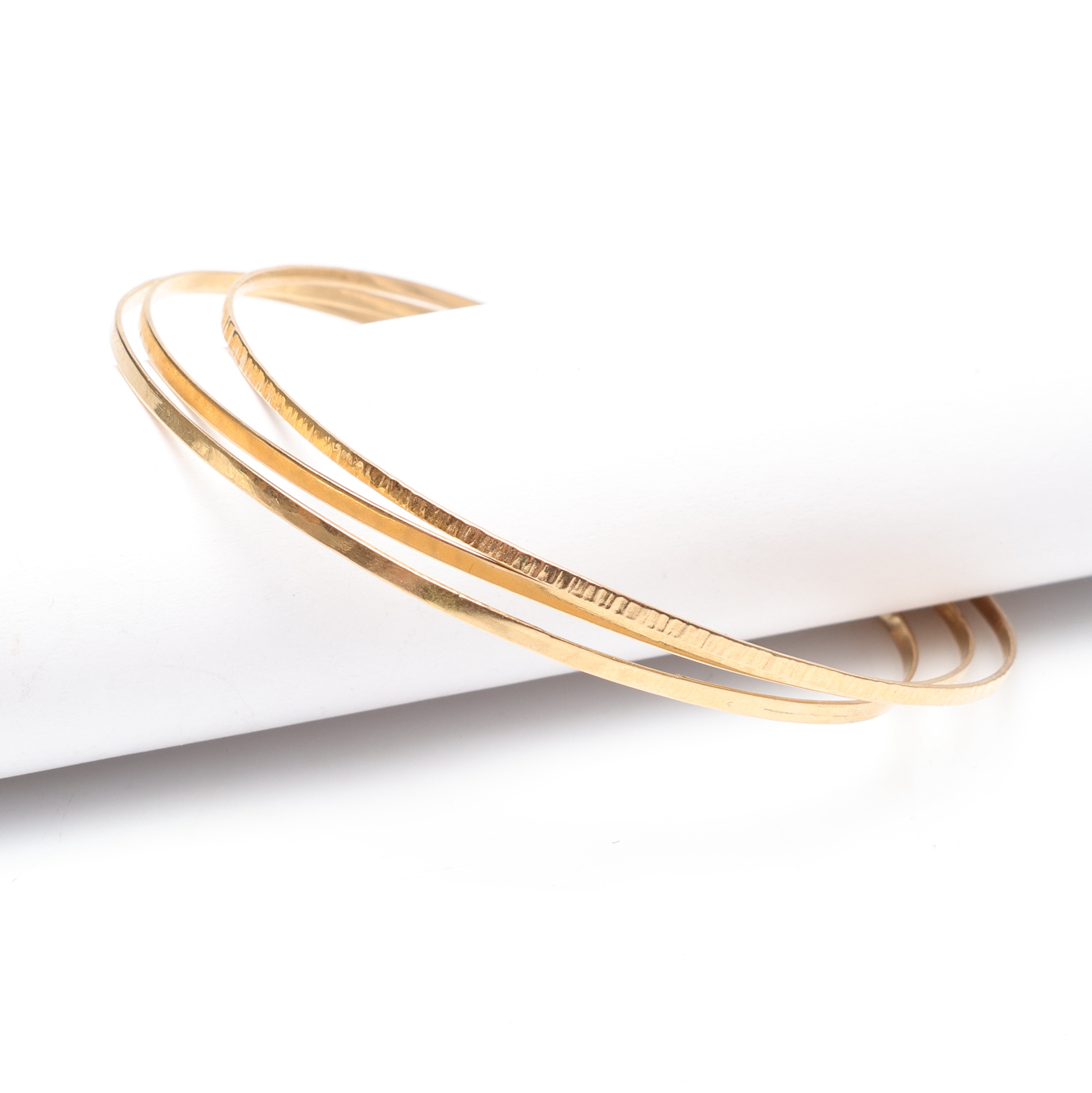 8. STEL ARMRING. 18k guld, vikt ca 8gram.