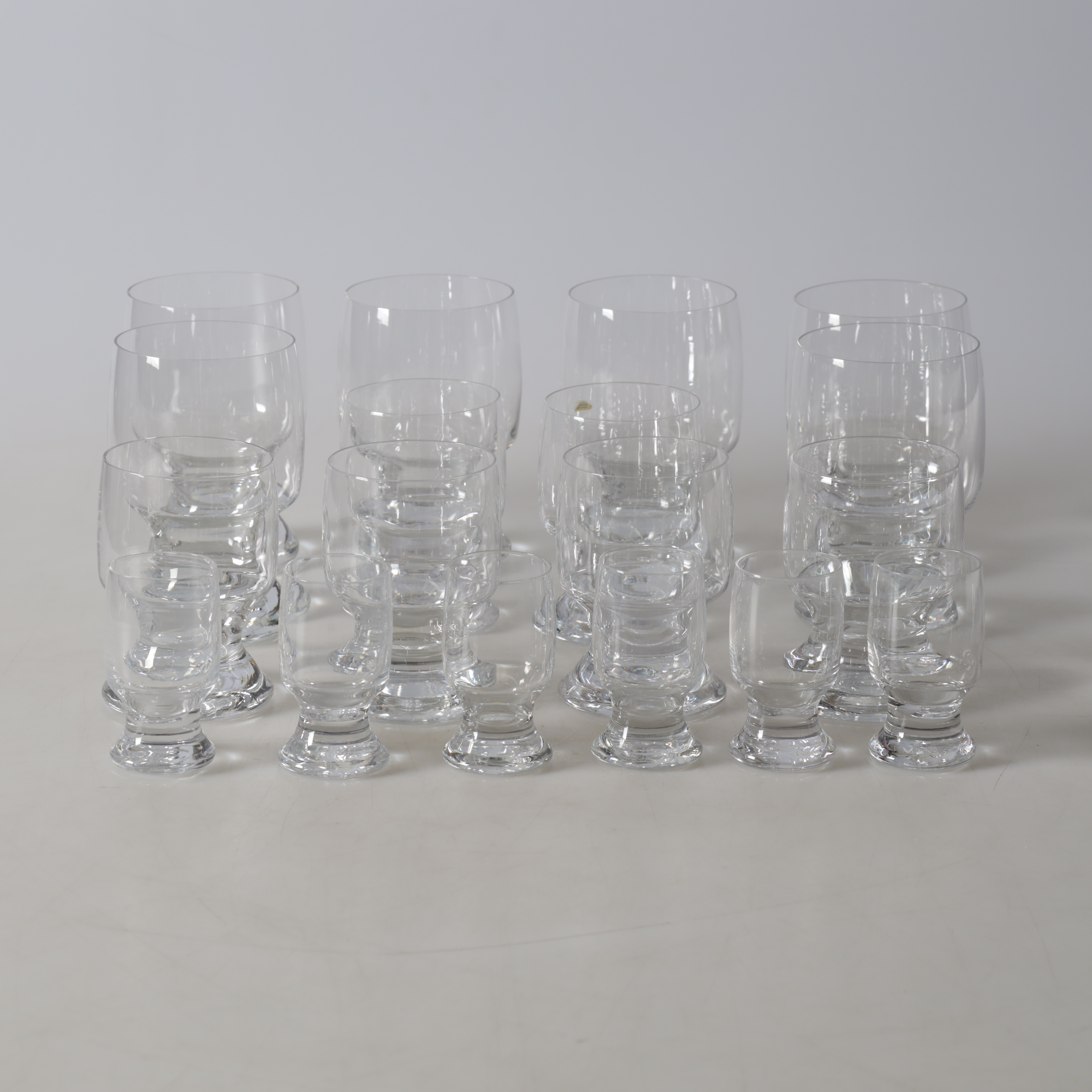 SIGNE PERSSON-MELIN. Glasservis, 18 st. "Porter", Boda, 1900-tal.