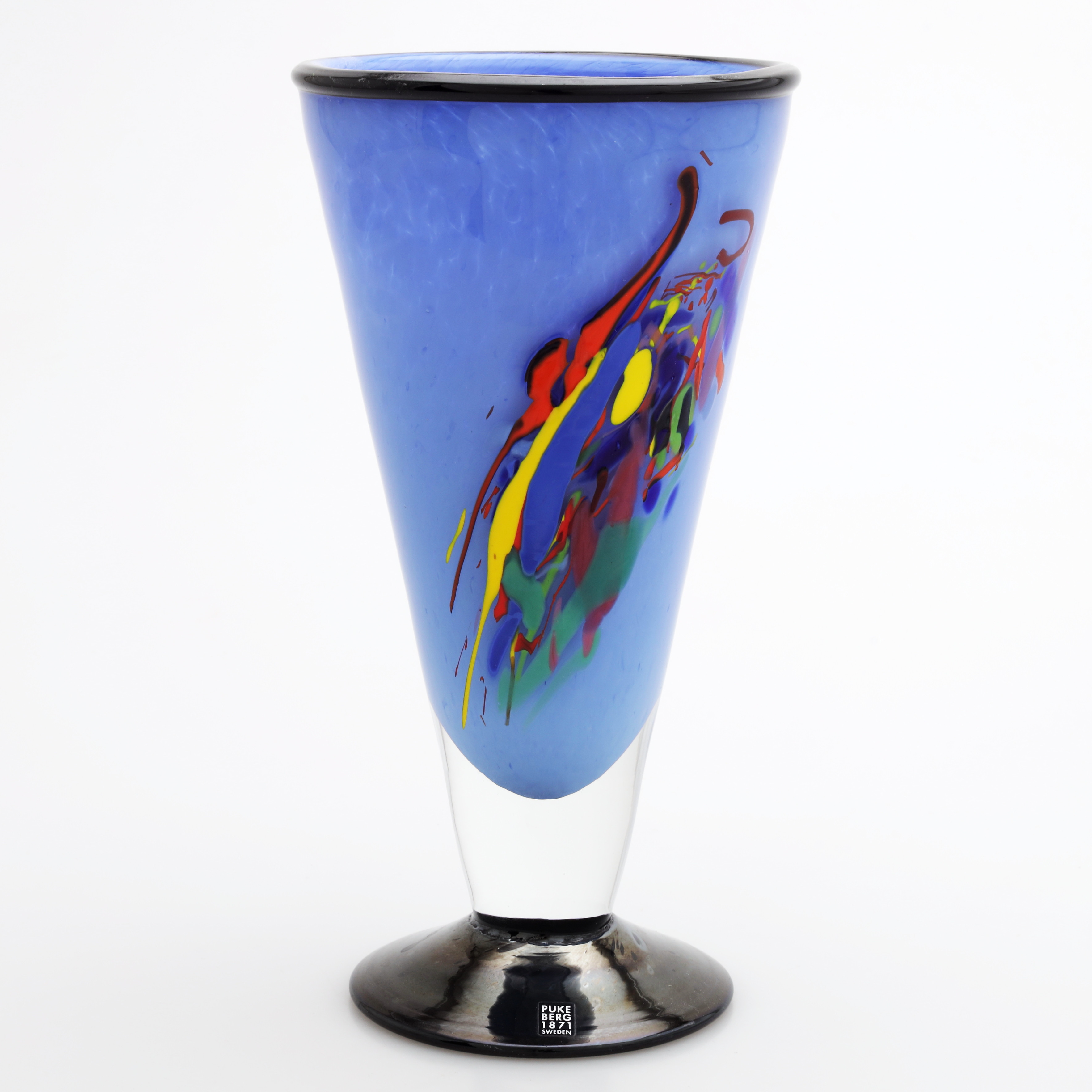 GUNNE BRANDT. Vas, glas, Pukeberg, signerad.