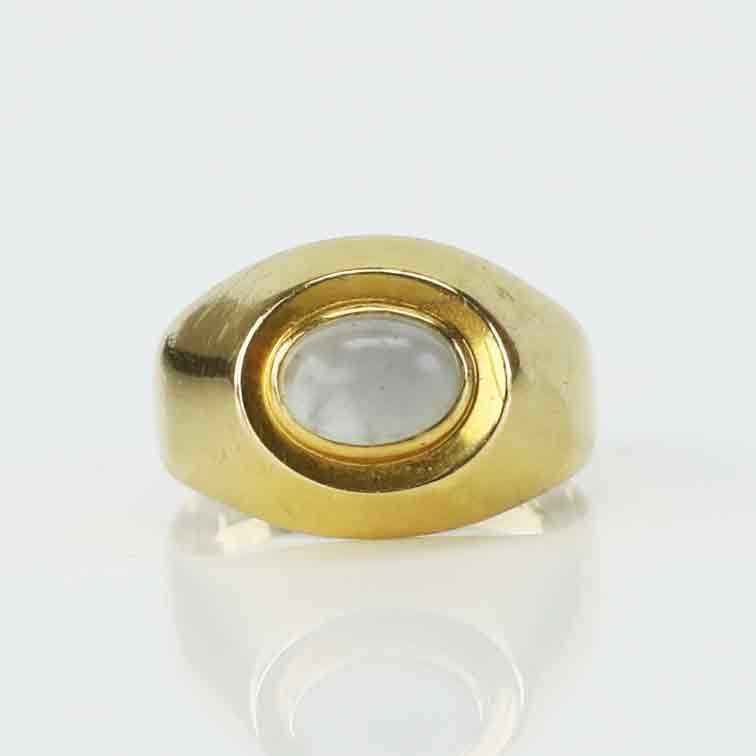 RING, Guld 18K, Cabochonslipad månsten, JP, Stockholm, 1955.