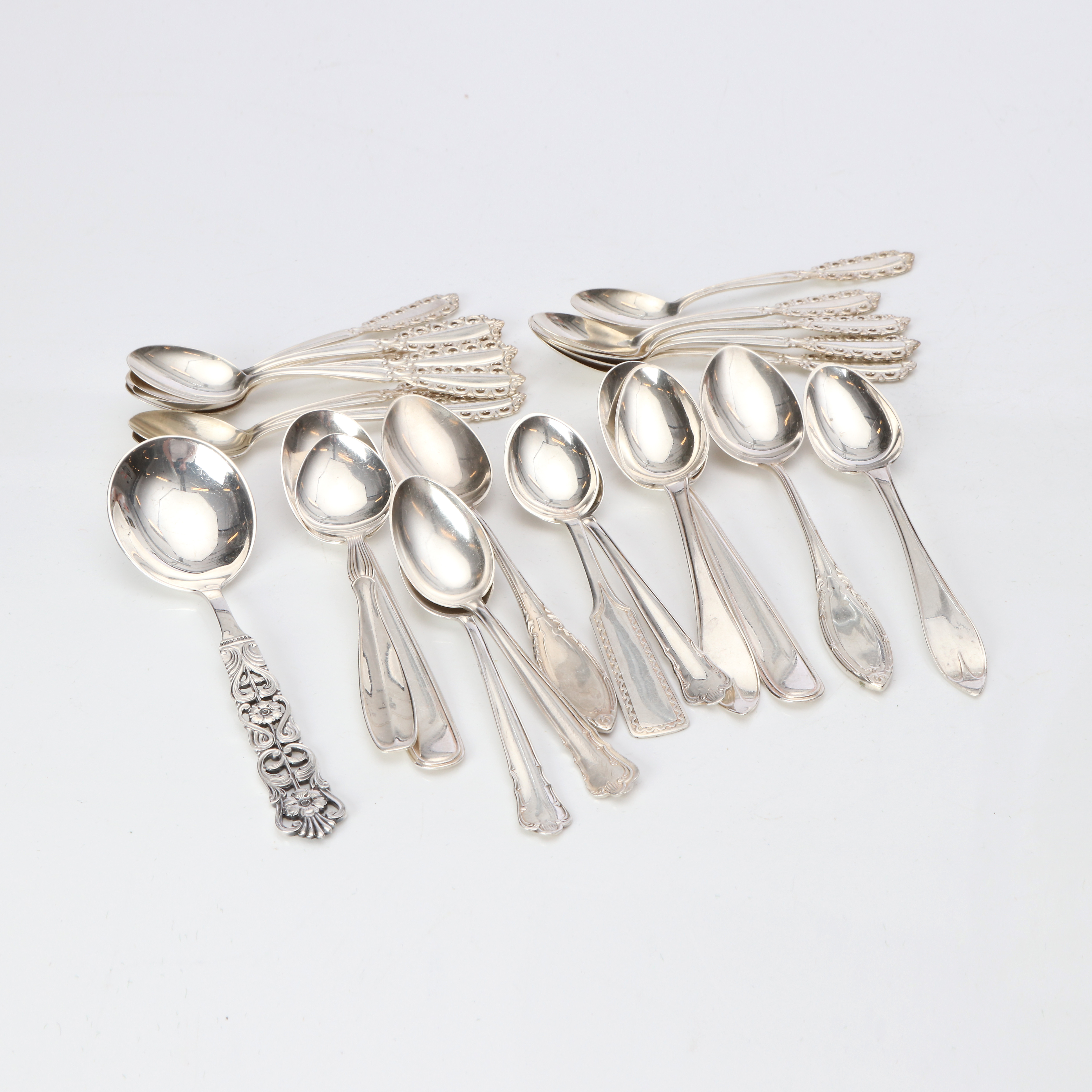 SKEDAR, 24 ST. Silver. Vikt ca 385 gram.