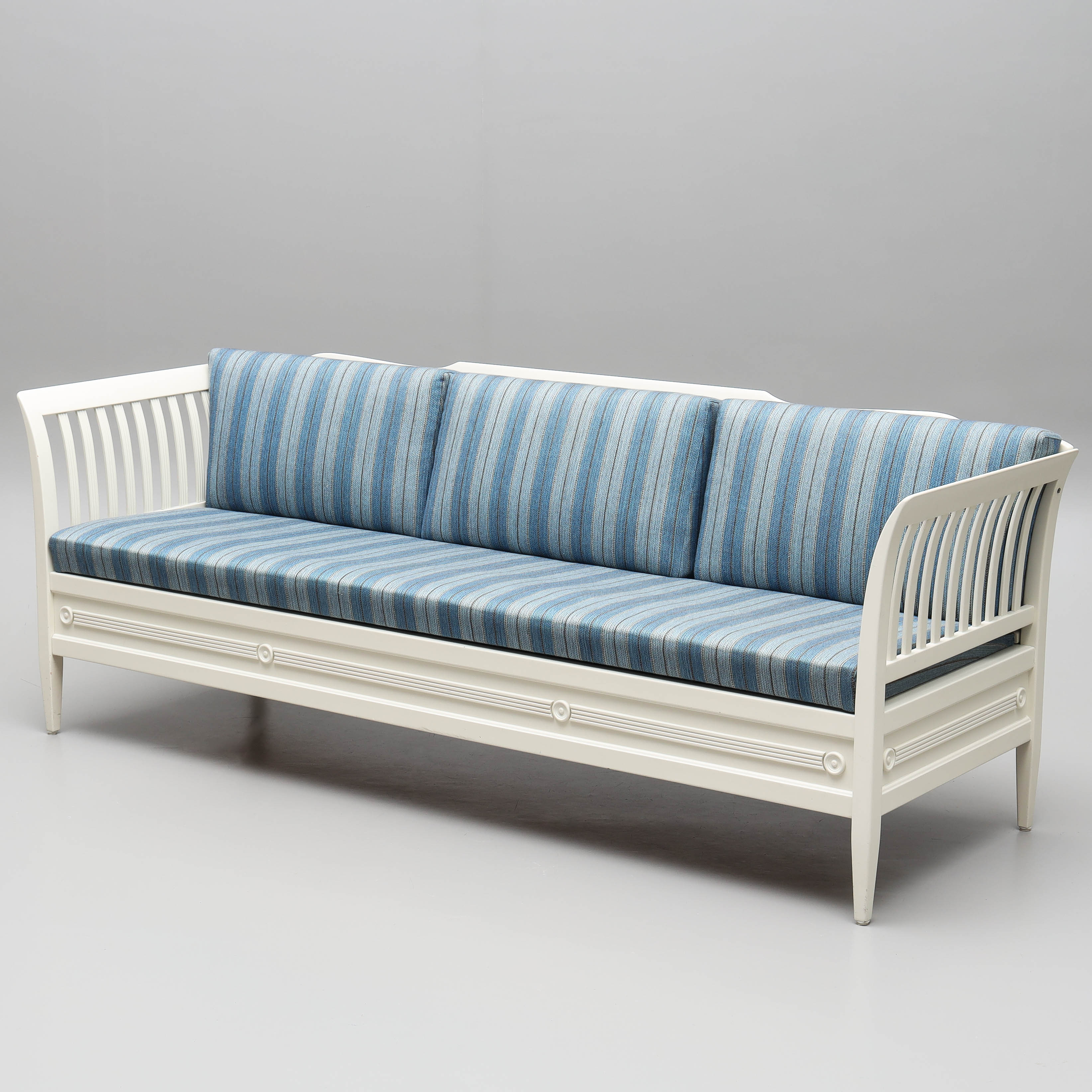 SOFFA, med förvaring, gustaviansk stil, 1900-talets senare hälft.