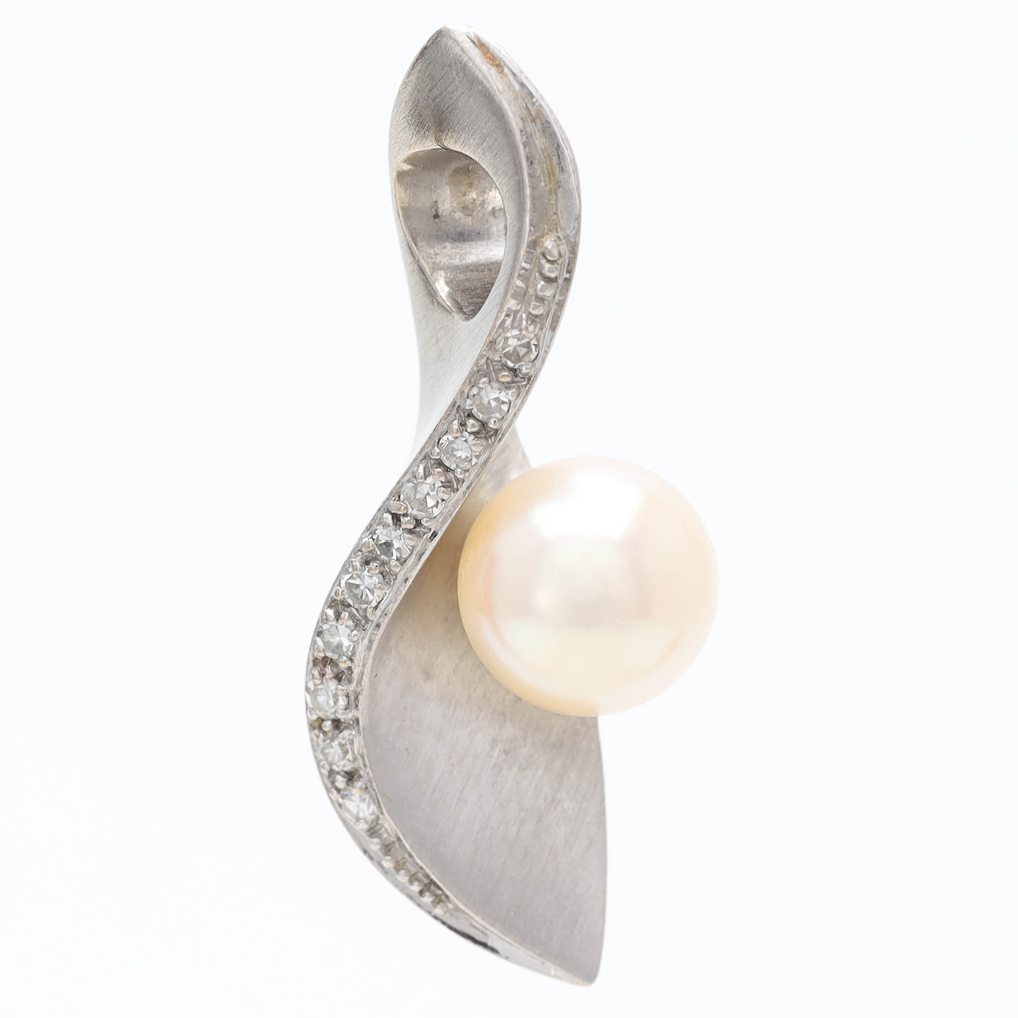HÄNGE, 18 k vitguld, åttkantslipade diamanter ca 0,10ct, satinerad, odlad pärla 7,9 mm.