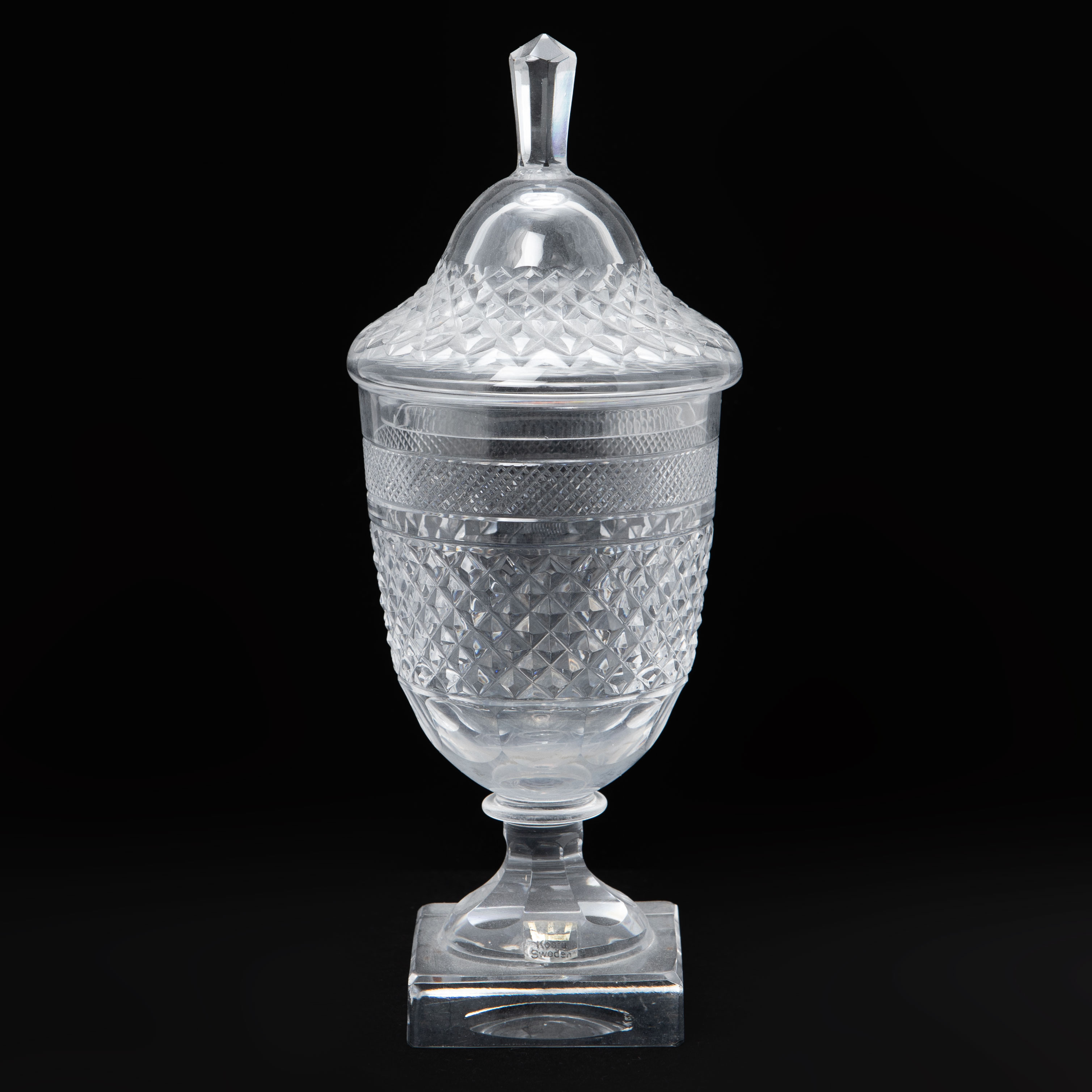ELIS BERGH. Lockpokal "Kent", glas, Kosta Boda.
