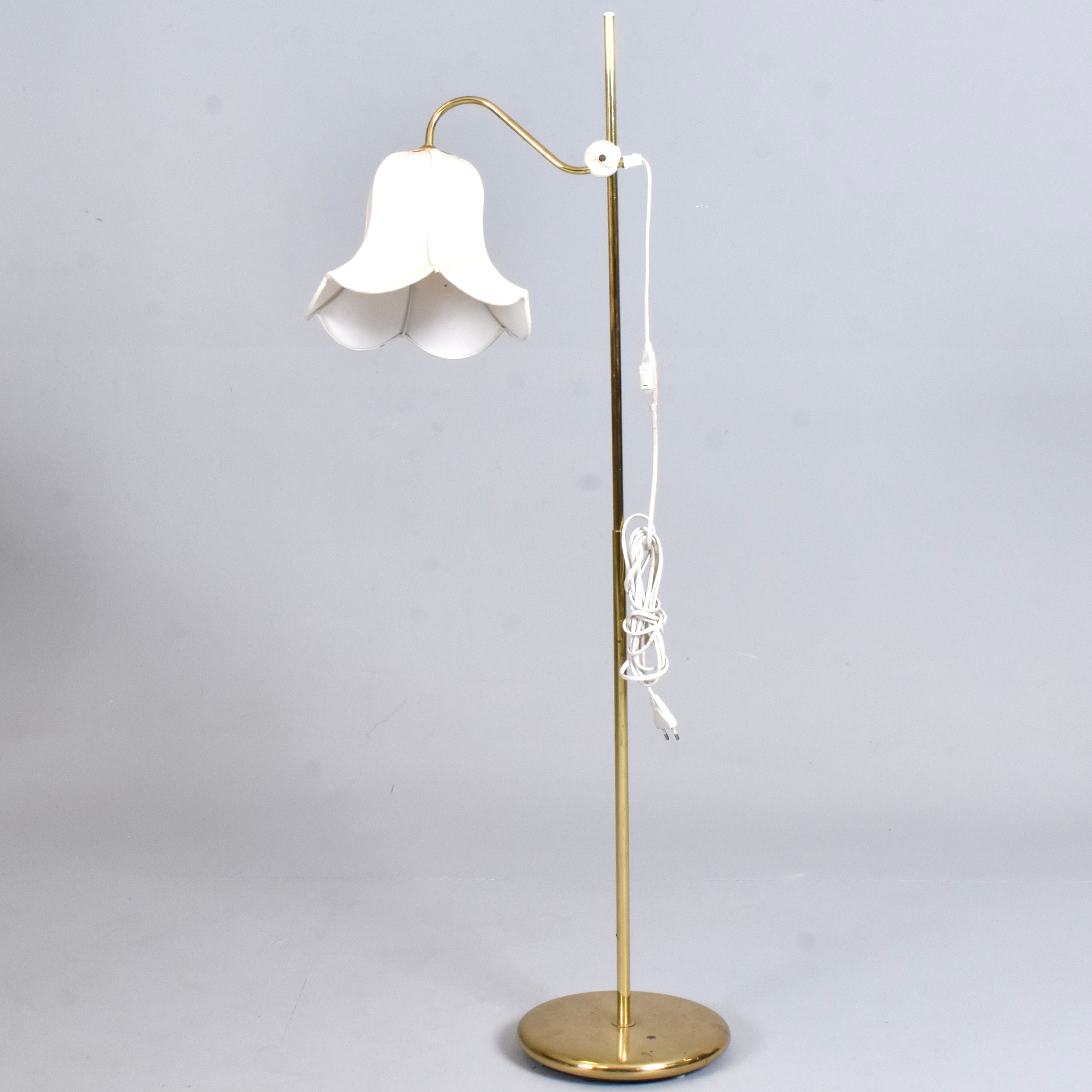 GOLVLAMPA, mässing, Aneta, modellnummer 19125.
