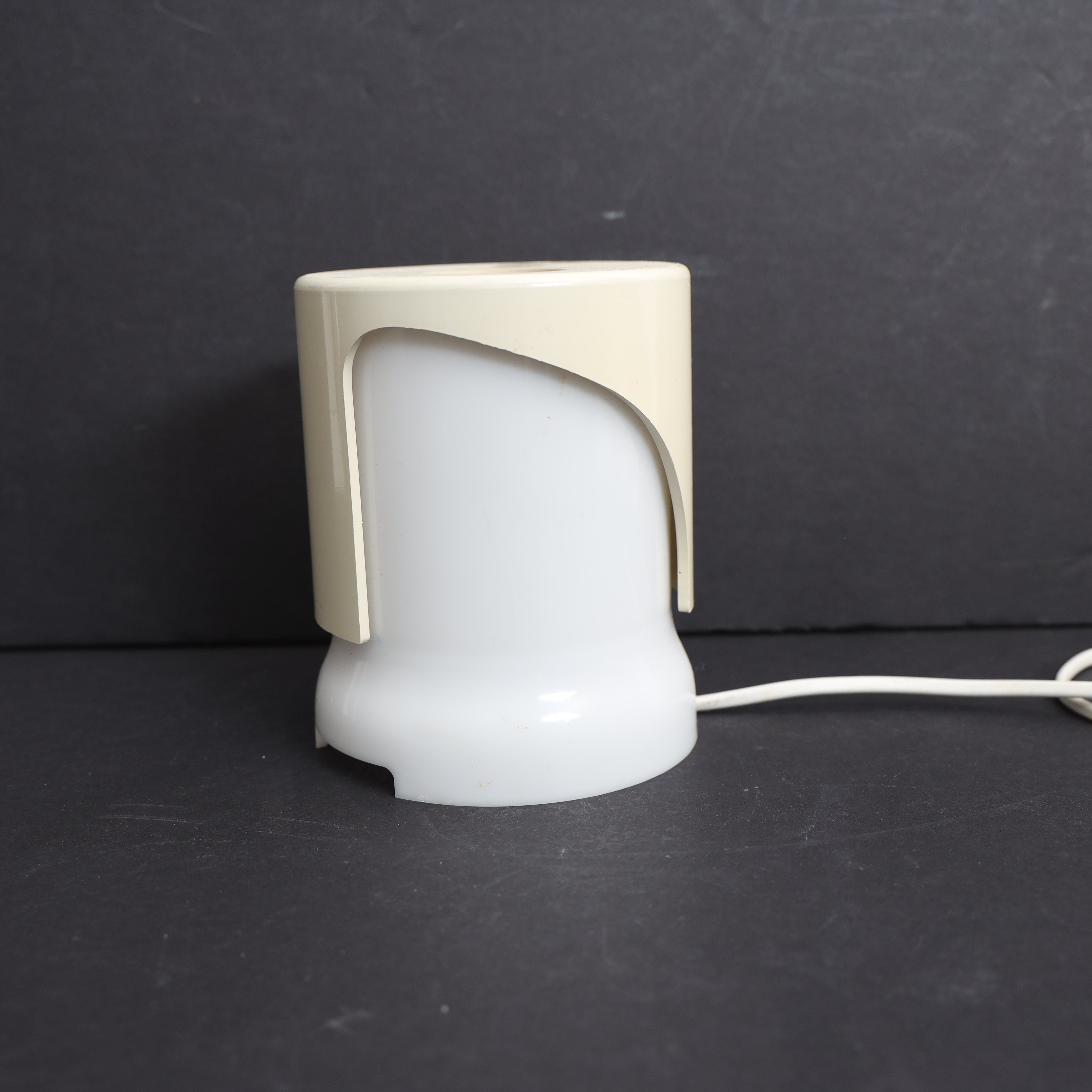 JOE COLOMBO. "KD 24" Bordslampa, 1900-talets andra hälft, plast.