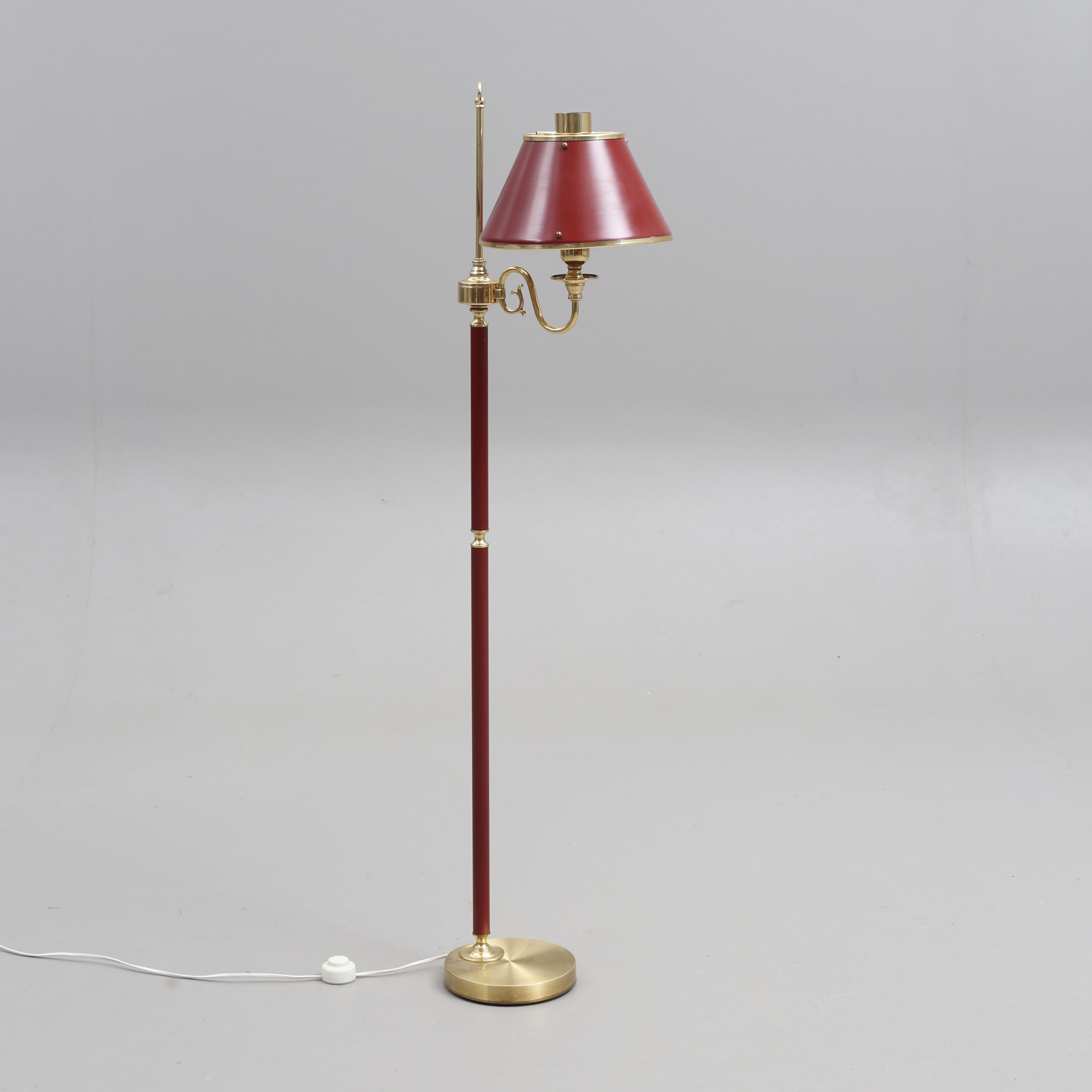 GOLVLAMPA, modell 7220, mässing samt vinröd, Boréns.