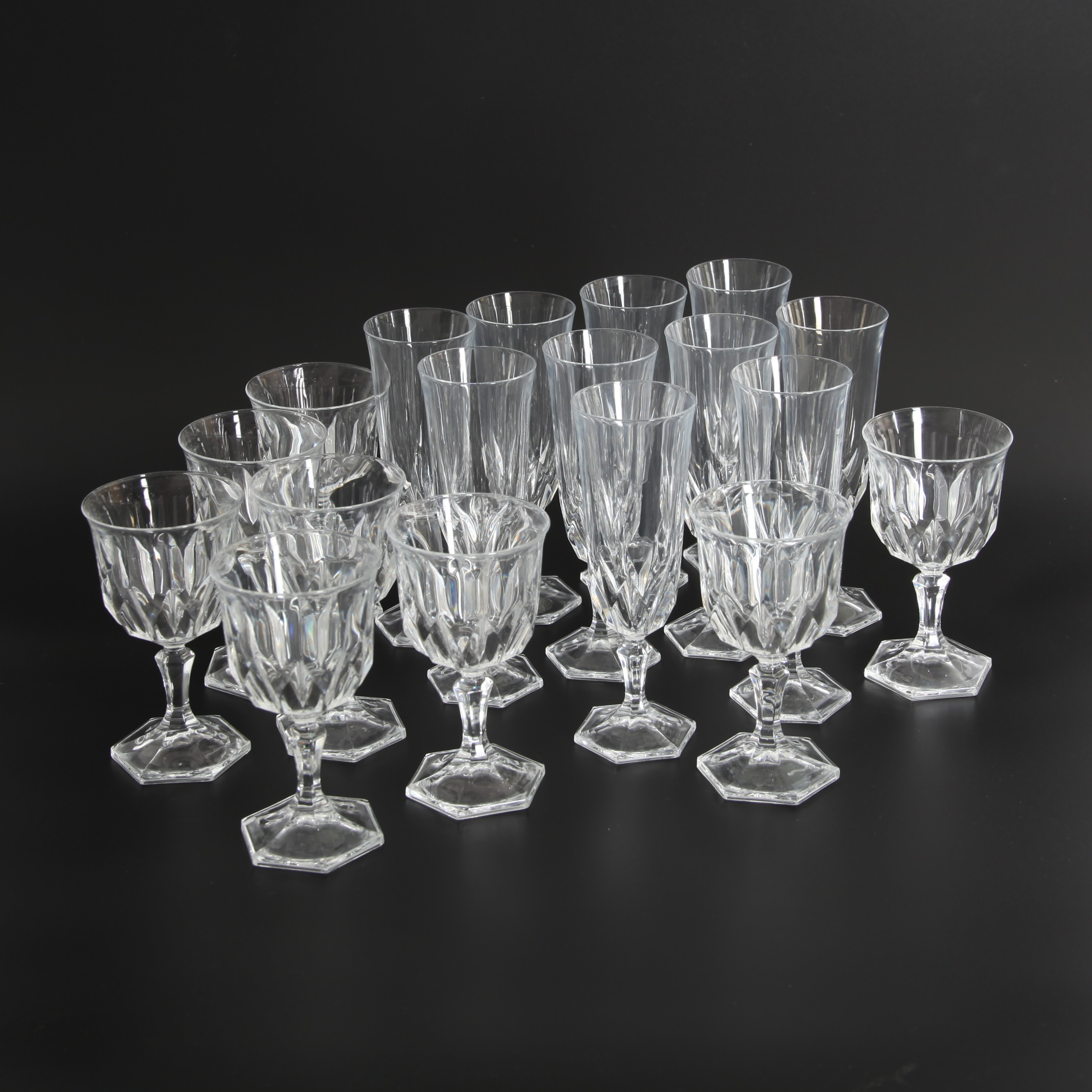 GLASSERVIS, 49 dlr, "Chaumant", Cristal d'Arques, Frankrike, 1900-talets senare del.