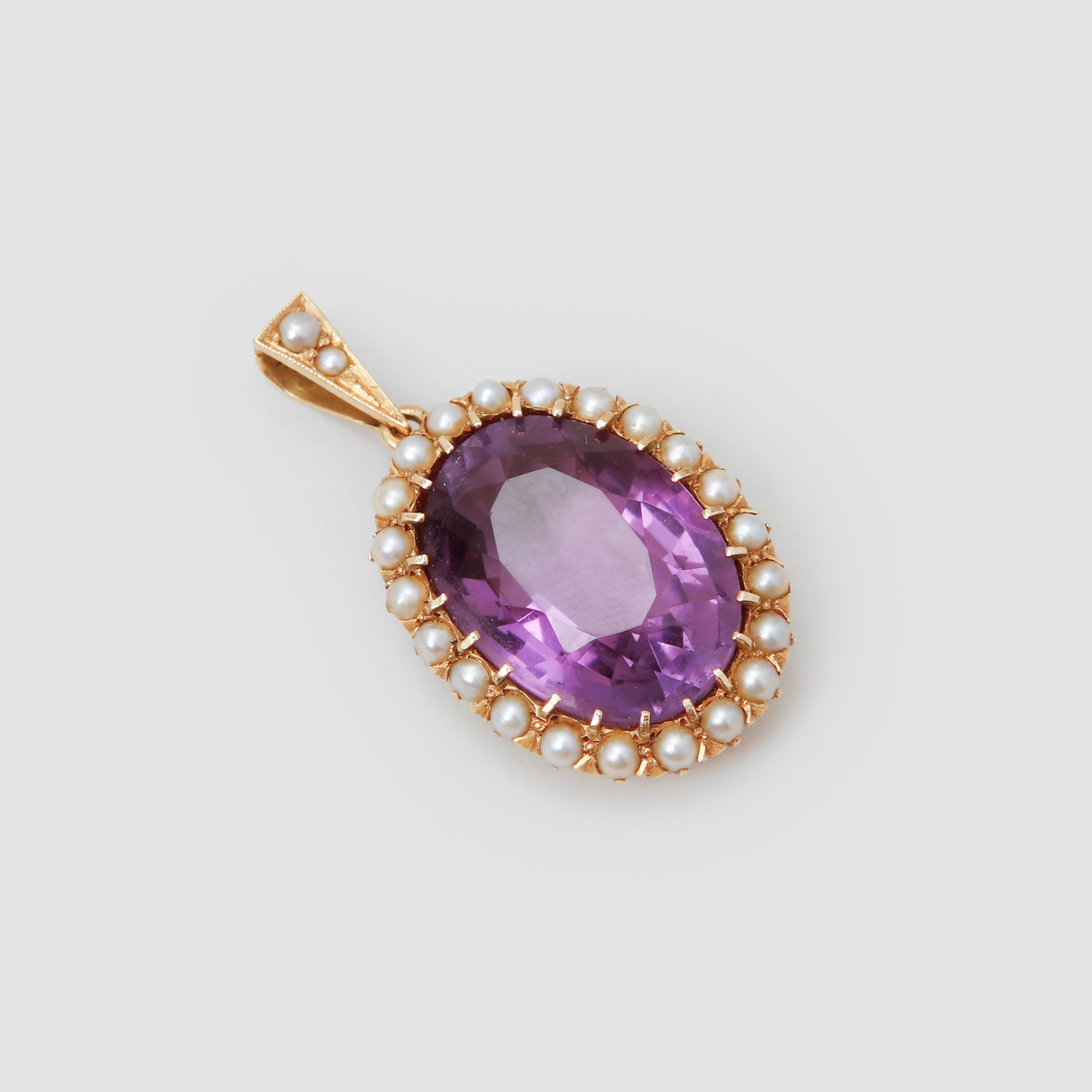 HÄNGE, 18k guld ametist samt pärlor. Göteborg, 1929. Vikt 7.1 gram.