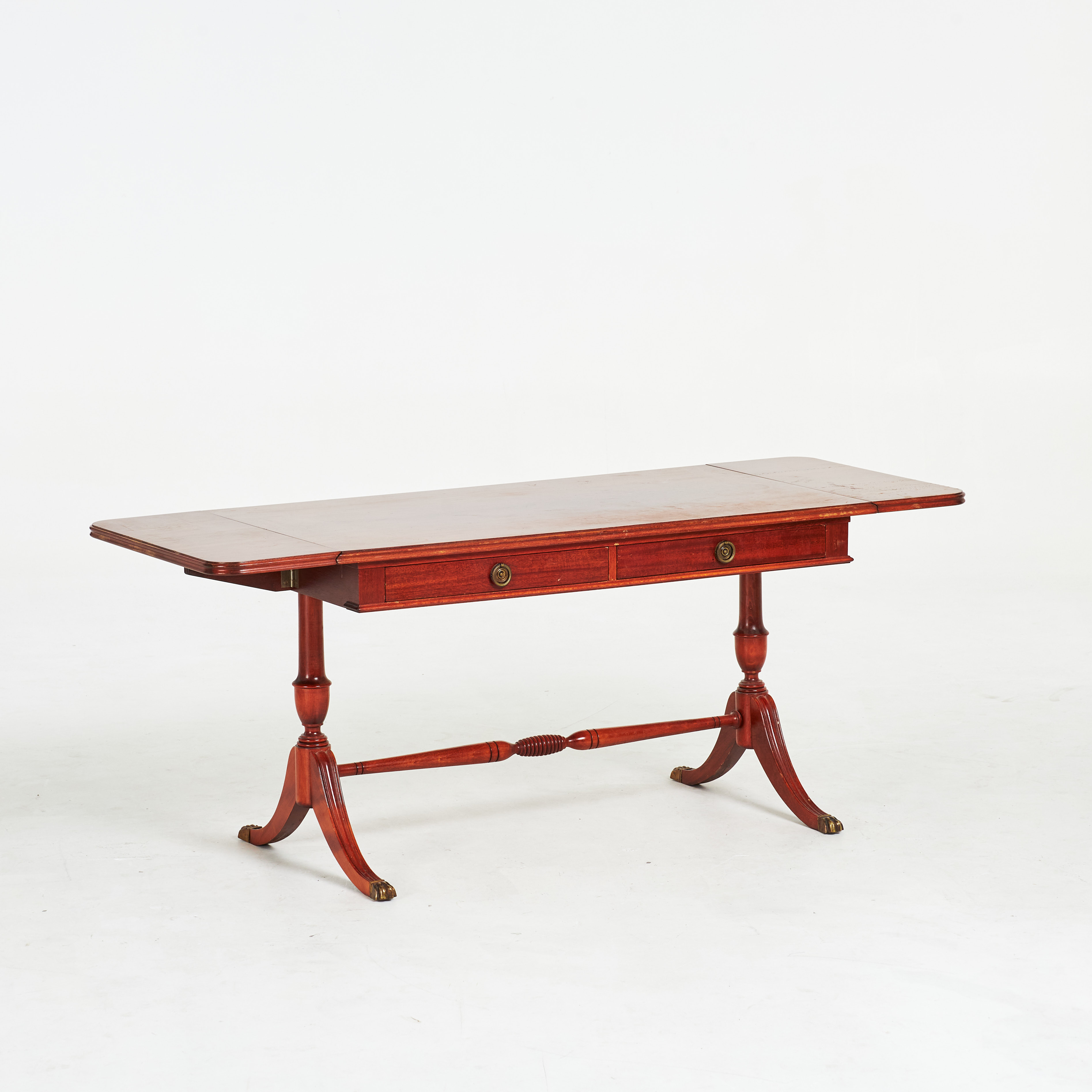 SOFFBORD, 1900-talets mitt, mahogny, med lådor i sarg, kortsidor med uppfällbara klaffar.
