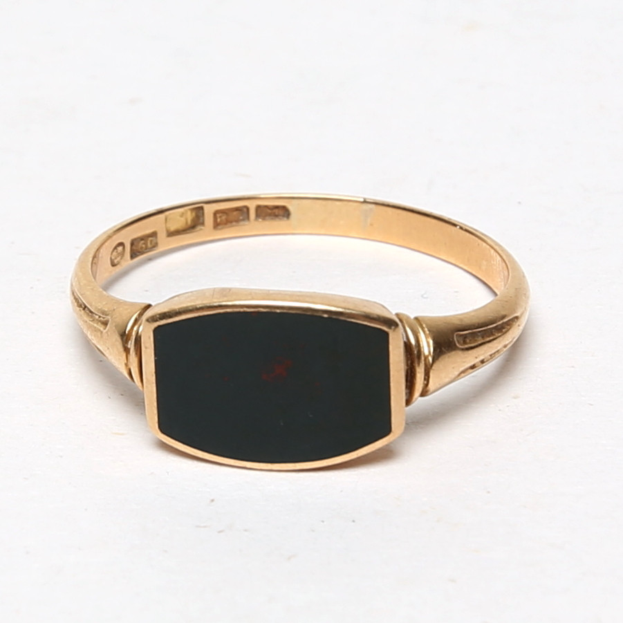 RING, 18 K, guld, med sten.