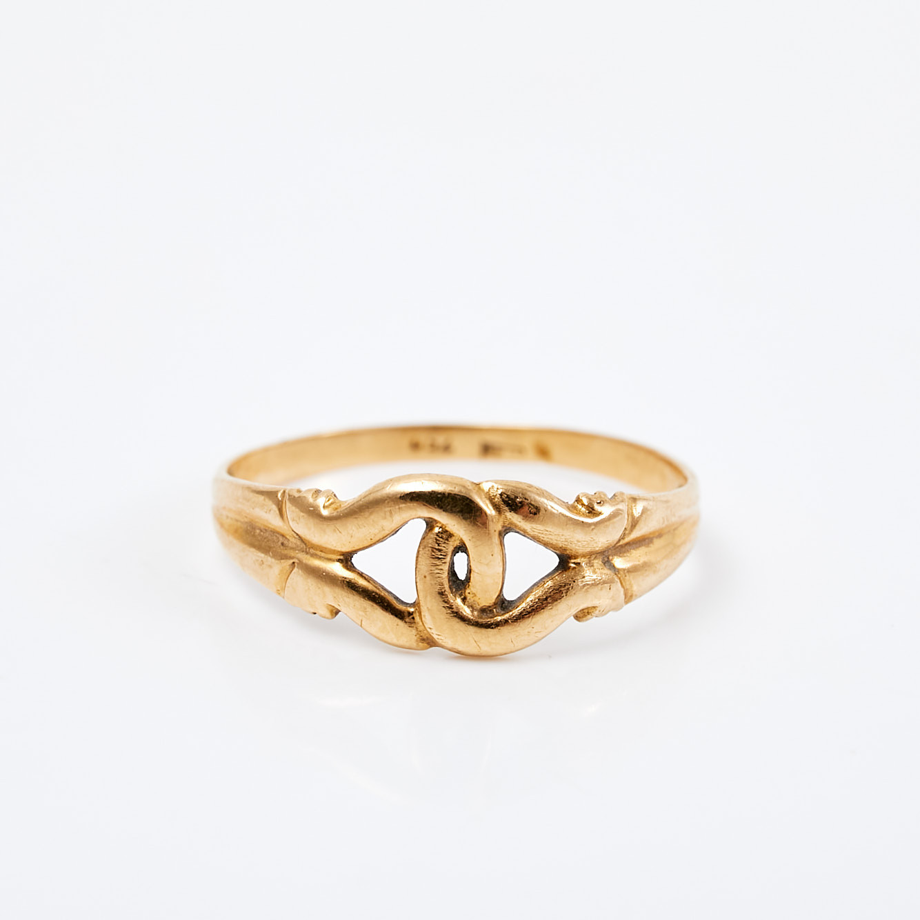 RING, 18 k guld, genombruten dekor, utländska stämplar.