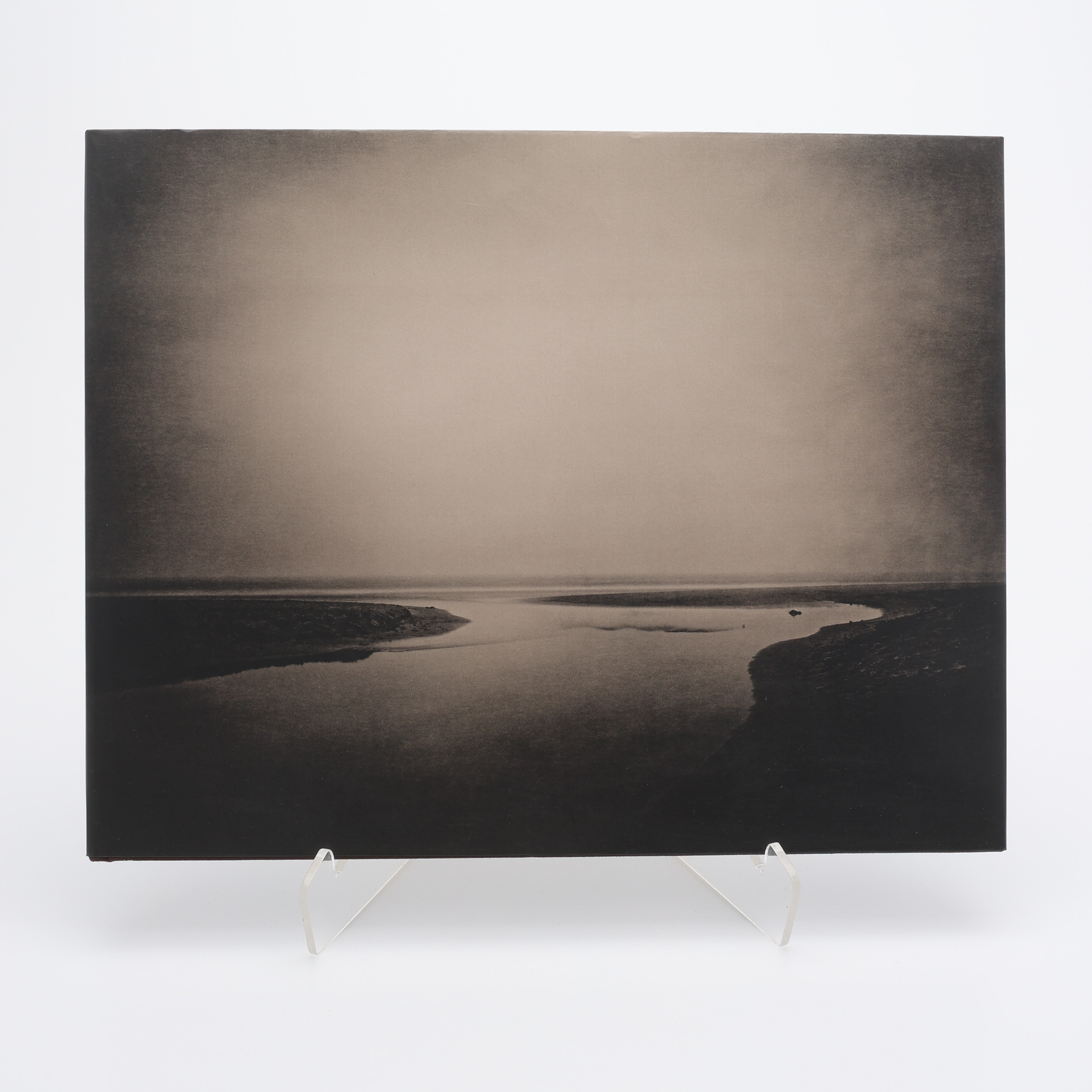 FOTO. DEN SVENSKE FOTOGRAFEN BJÖRN ABELINS "ESCAPES" I BEGRÄNSAD FÖRSTA UPPLAGAN, 2006.