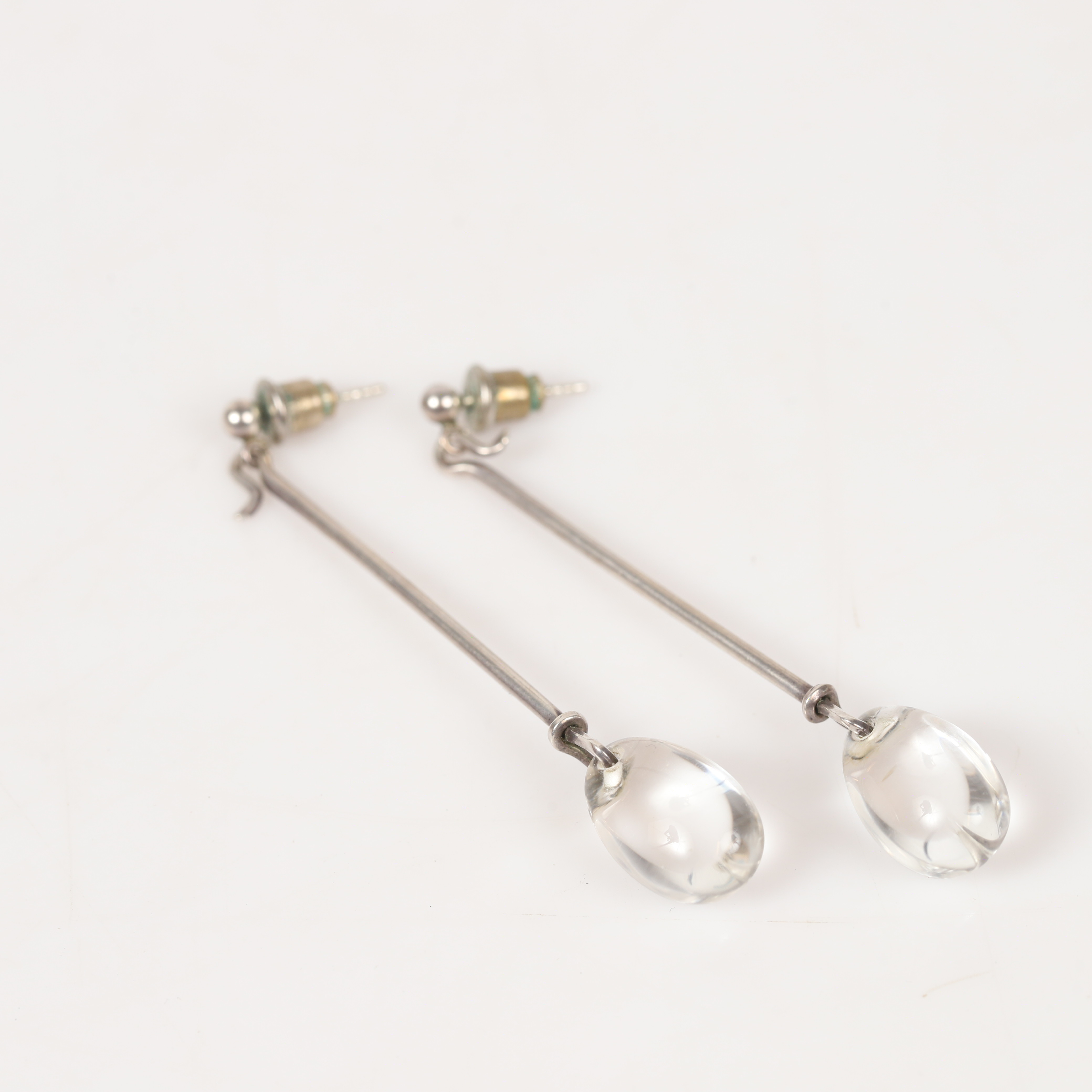 VIVIANNA TORUN BÜLOW-HÜBE. Örhängen, 1 par, "Dew Drop", sterlingsilver och bergskristall, Georg Jensen, Danmark.