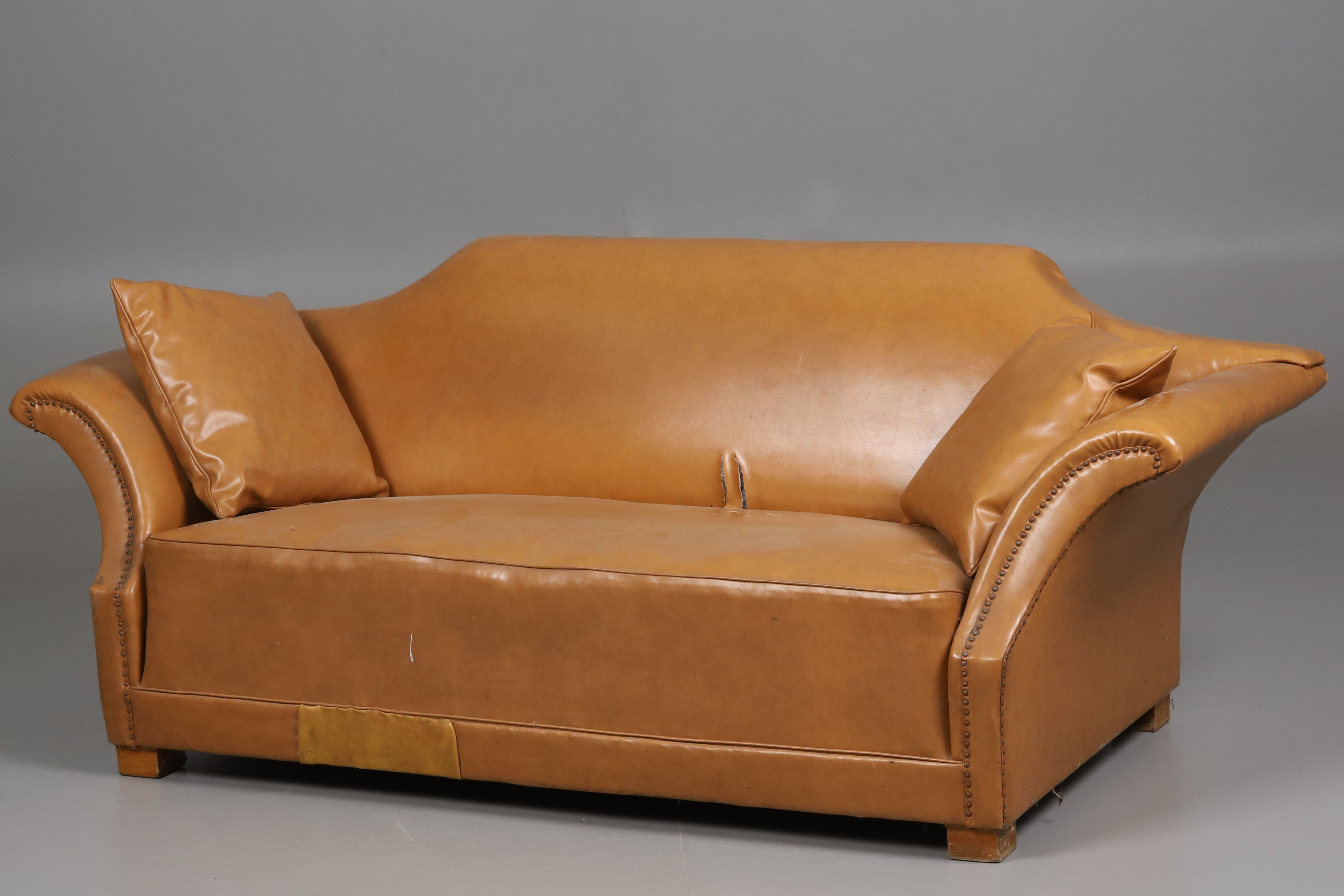 SKINNSOFFA , "Clubsoffa", Swedish modern, 1930-tal.