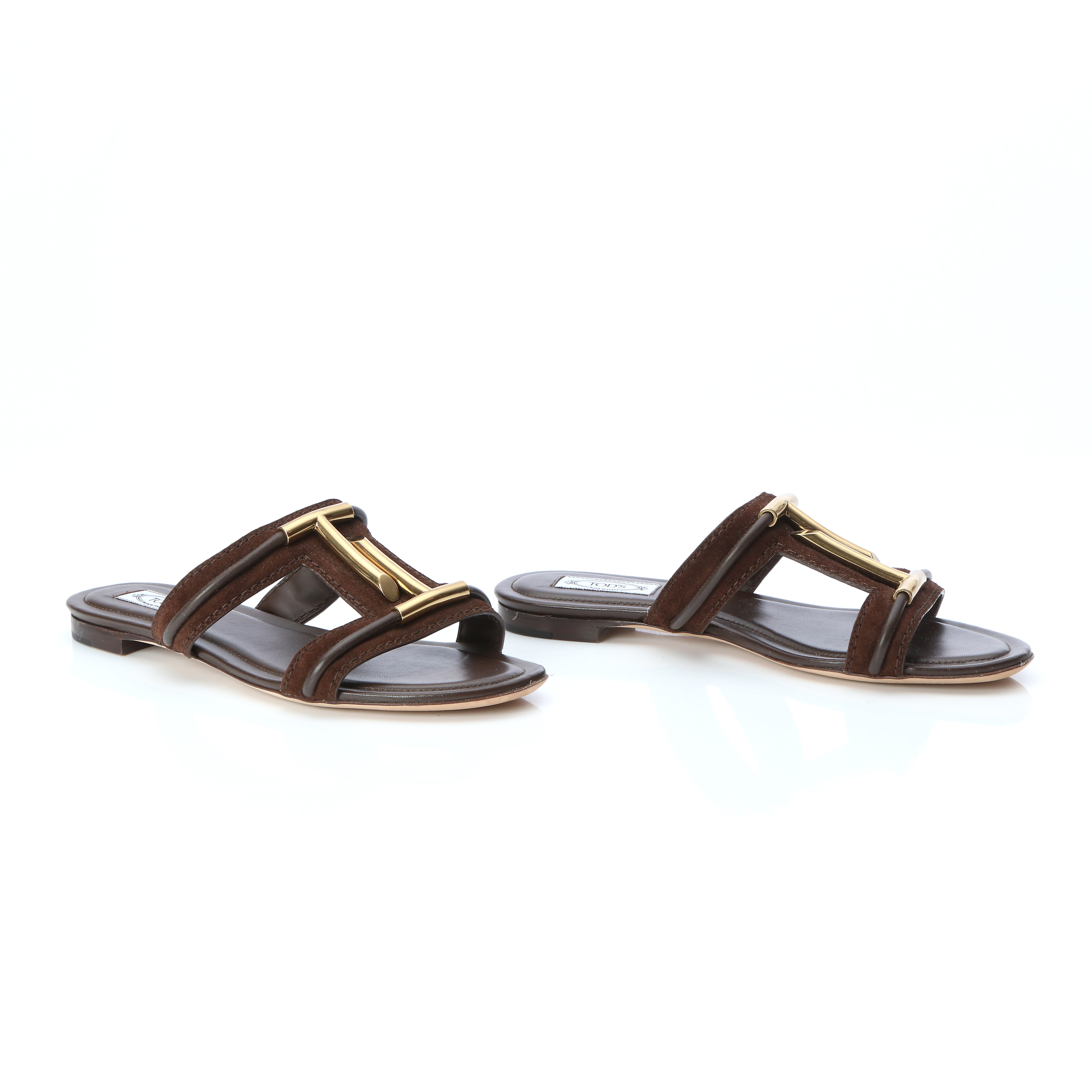 TOD'S SANDALER, ETT PAR. Brun mocka med guldfärgade beslag, lädersulor.