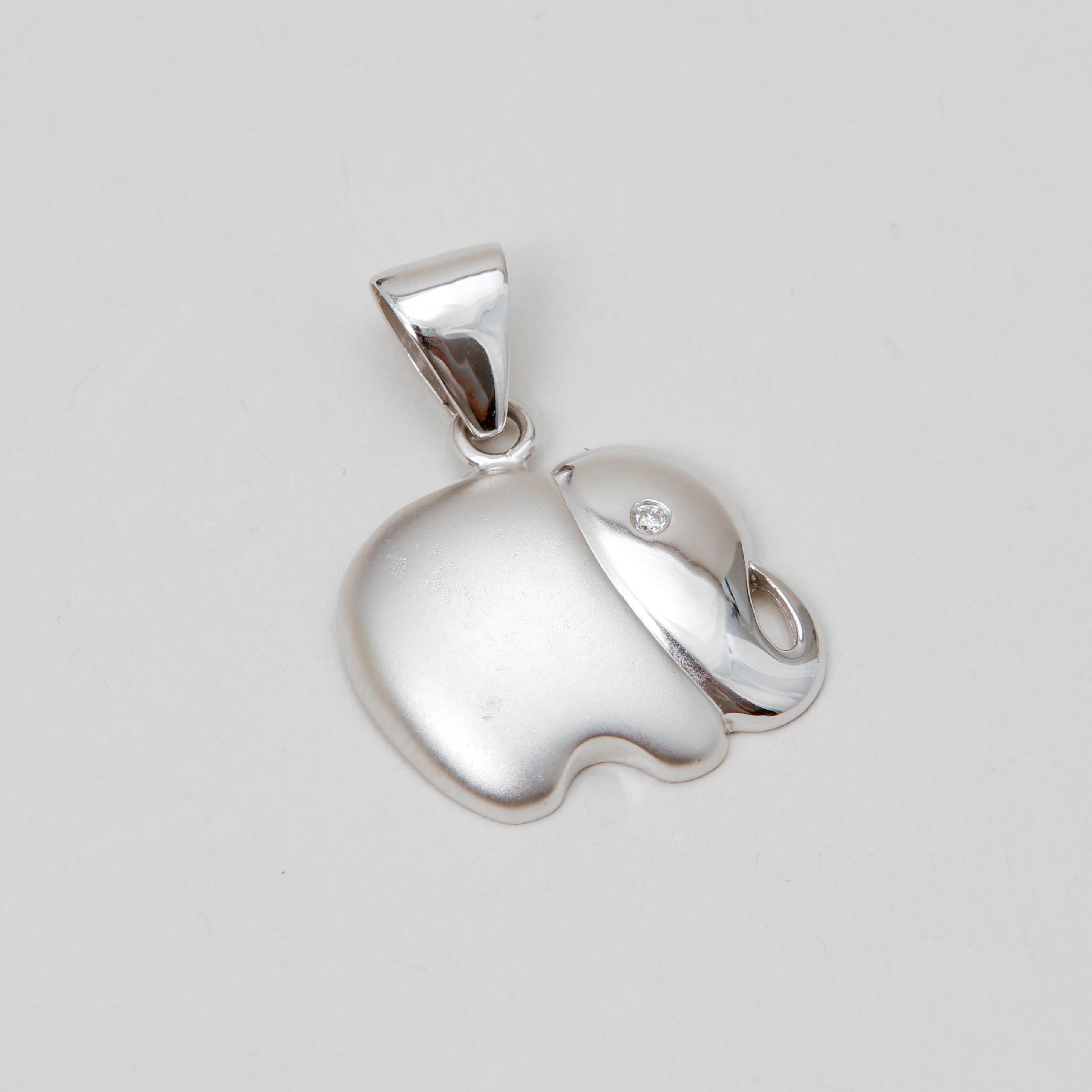HÄNGE, elefant, 18k vitguld, diamant, vikt ca 5 gram.