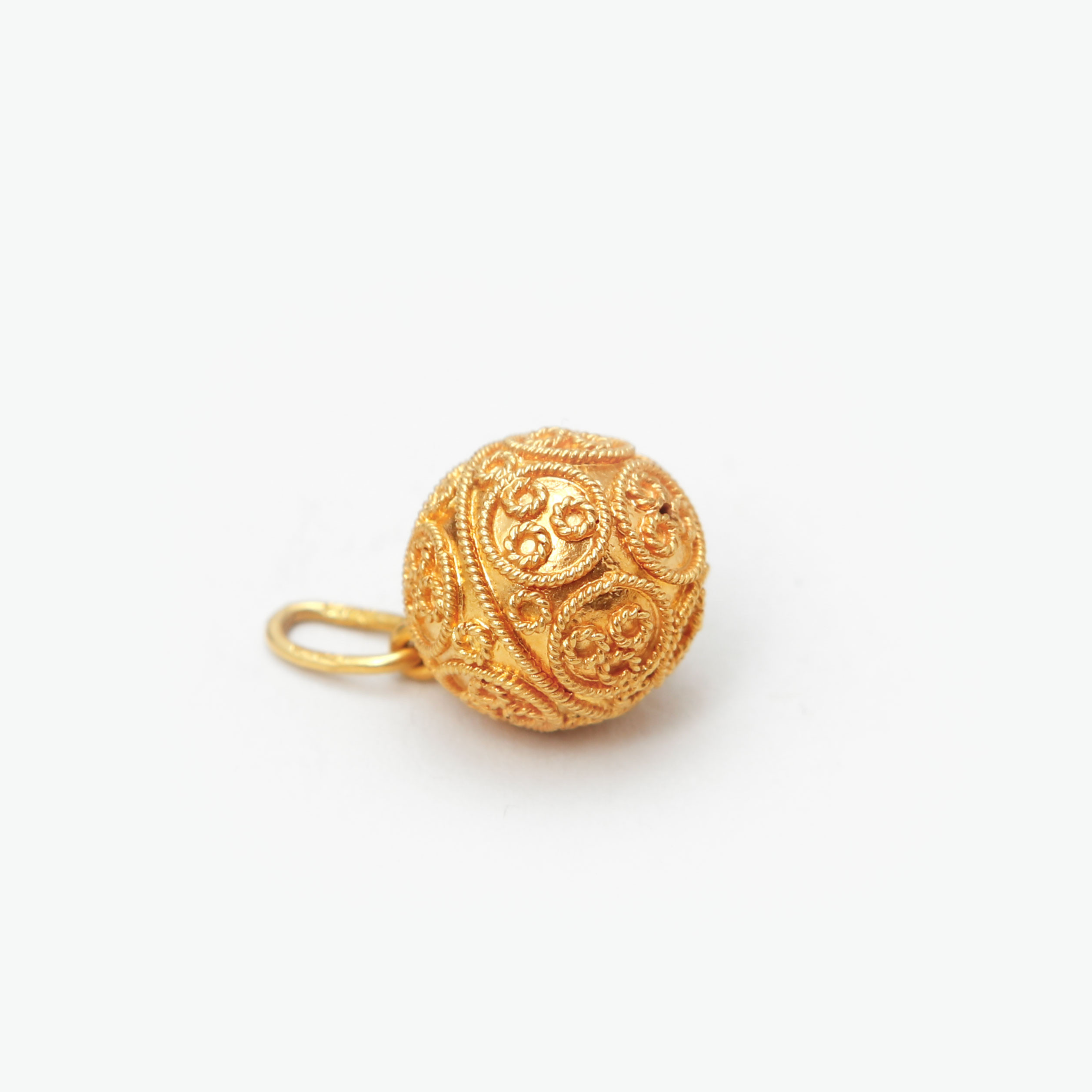 HÄNGE, 18k guld, vikt ca 2 gram.