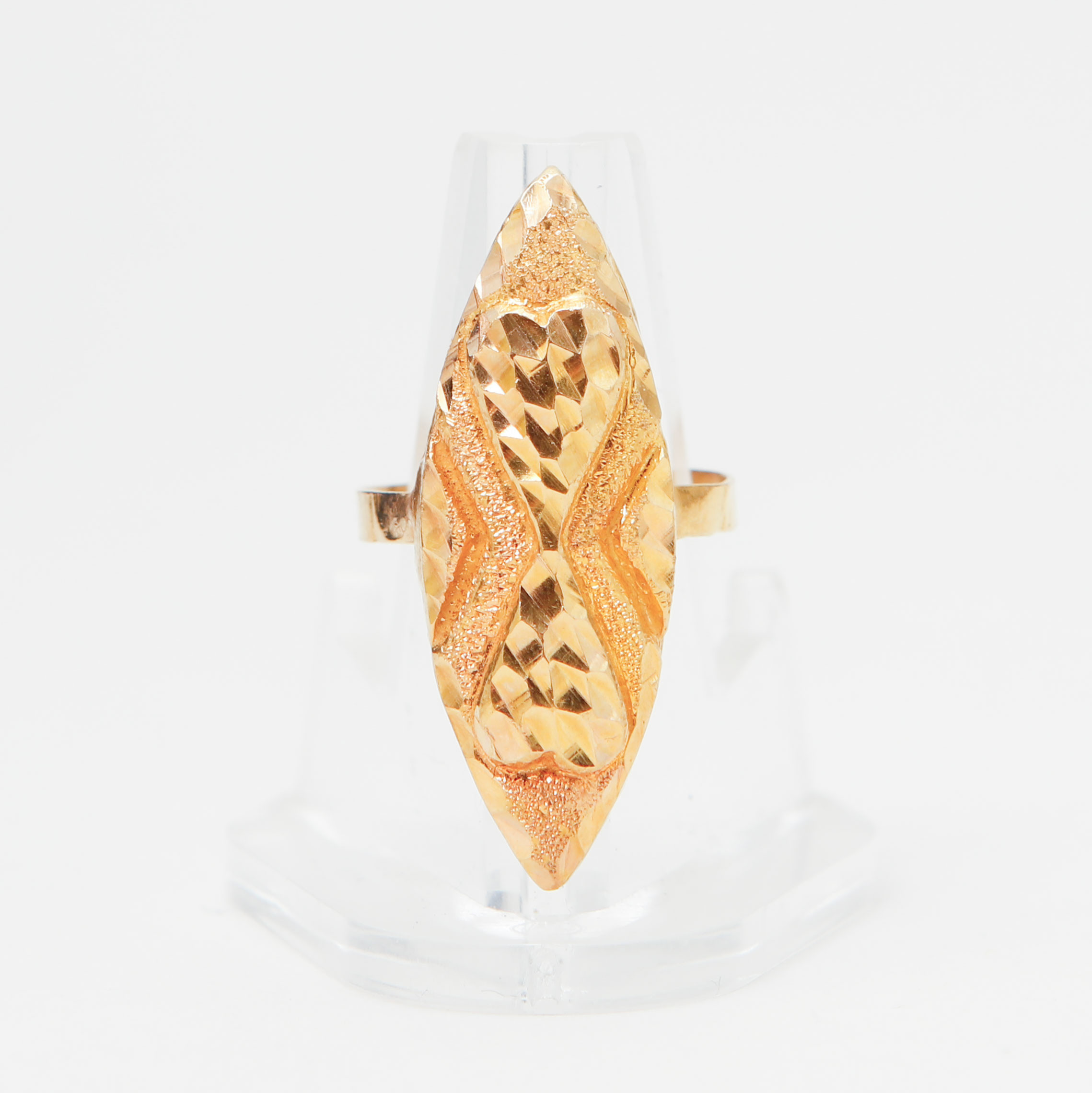 RING, 18k guld, vikt ca 6,5 gram.
