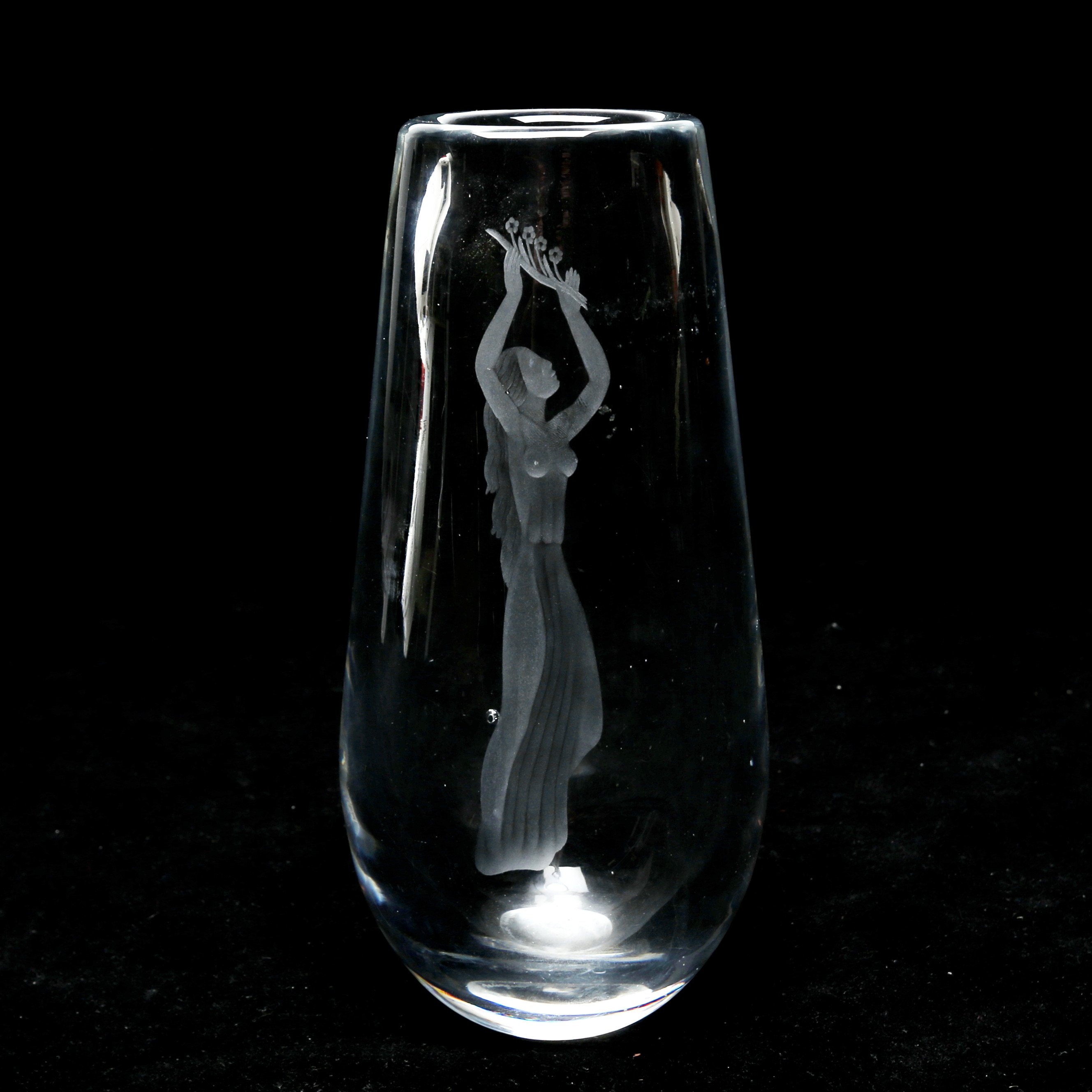 SVEN PALMQVIST. VAS, glas, Orrefors, graverad kvinna, signerad.