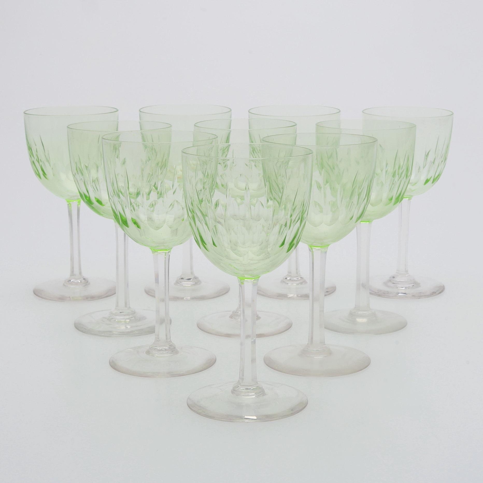10 LIKÖRGLAS MED KUPPA I URANGLAS, 1900-TAL.