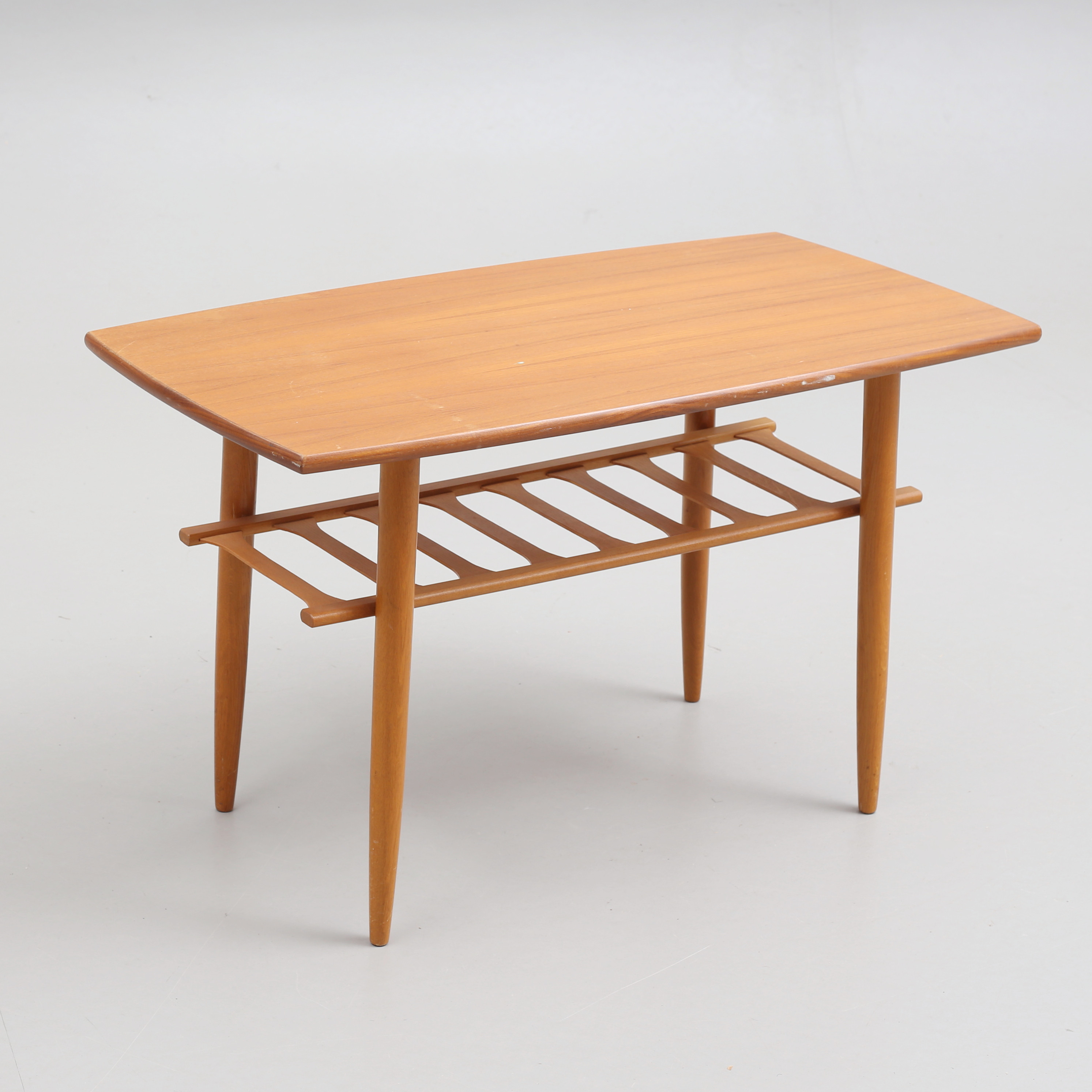 SOFFBORD, teak, med tidningshylla, 1900-talets mitt.