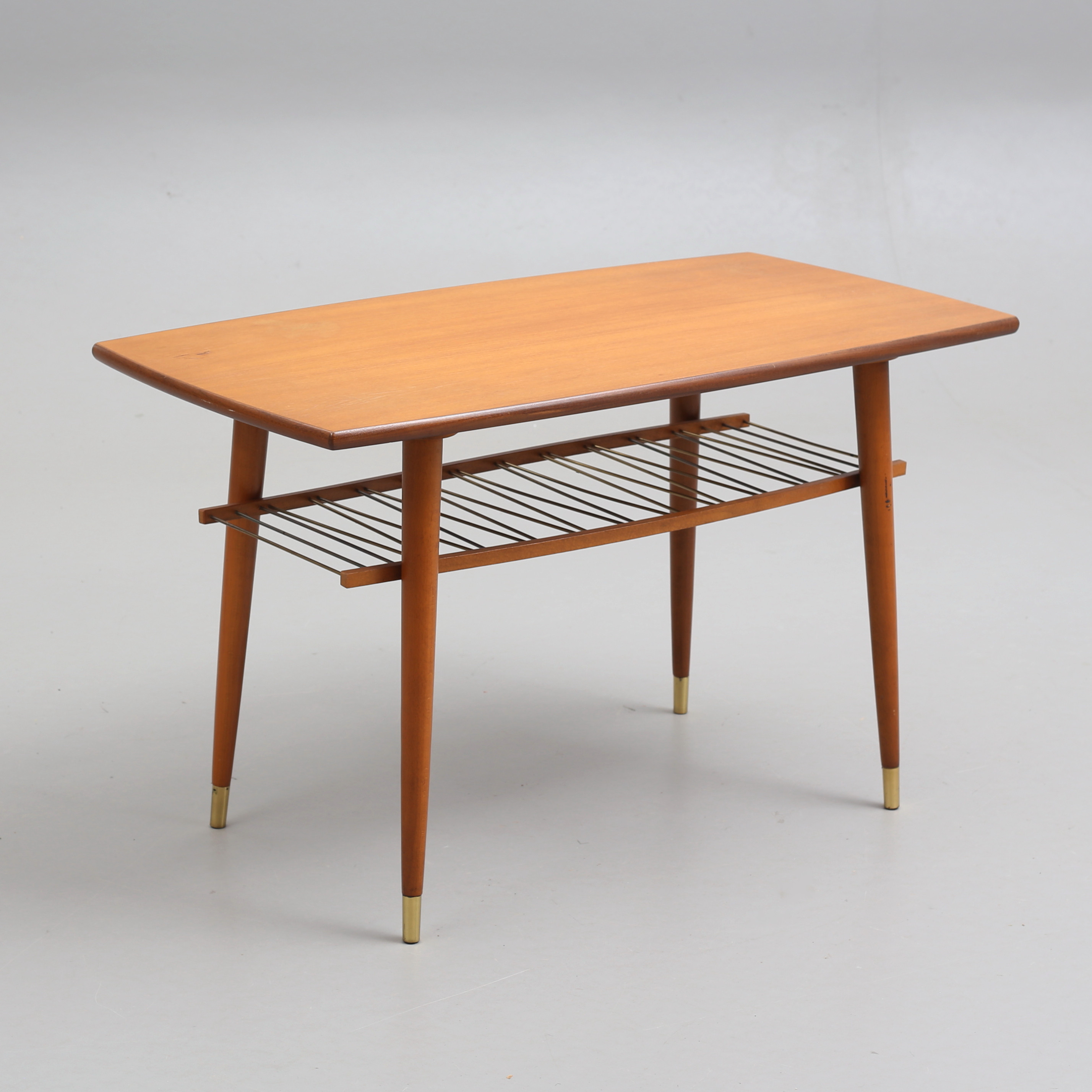 SOFFBORD, teak, med tidningshylla, 1900-talets mitt.